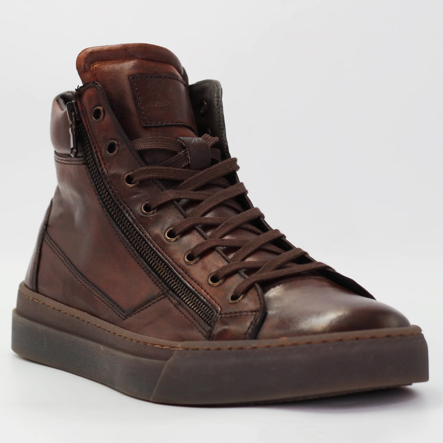 Shop Men's high top sneaker in calf leather cuoio dark brown (CAIRO) or browse our range of men's Italian clothing and shoes in leather in-store at Aliverti Cape Town, or shop online. We deliver in South Africa & offer multiple payment plans as well as accept multiple safe & secure payment methods.