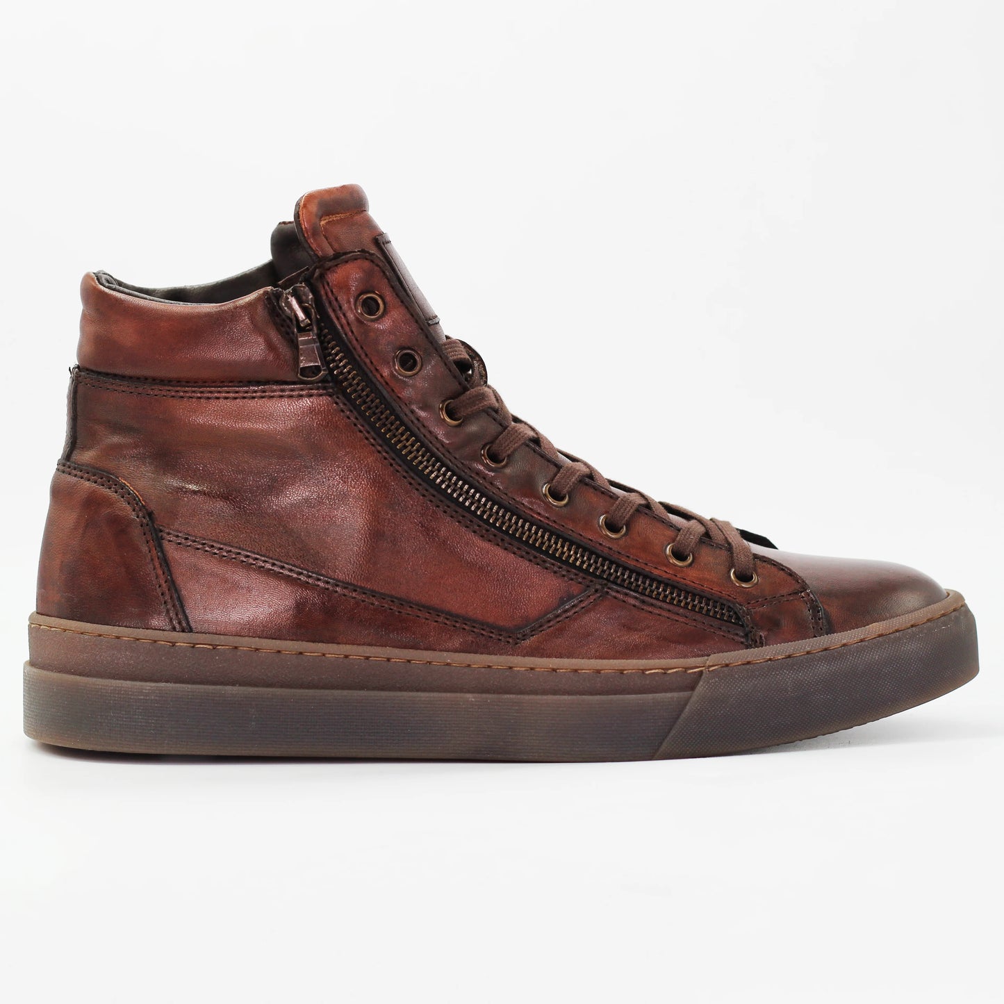 Shop Men's high top sneaker in calf leather cuoio dark brown (CAIRO) or browse our range of men's Italian clothing and shoes in leather in-store at Aliverti Cape Town, or shop online. We deliver in South Africa & offer multiple payment plans as well as accept multiple safe & secure payment methods.