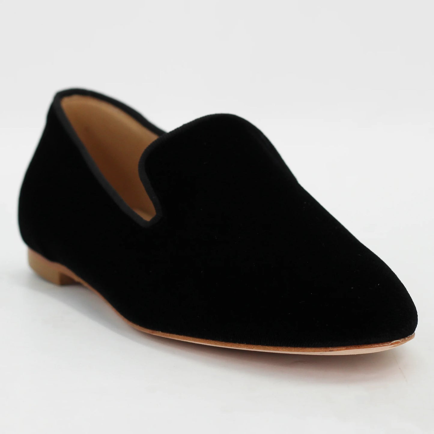 Shop women's velvet slipper in nero (E506) or browse our range of men's Italian clothing and shoes in leather in-store at Aliverti Cape Town, or shop online. We deliver in South Africa & offer multiple payment plans as well as accept multiple safe & secure payment methods.