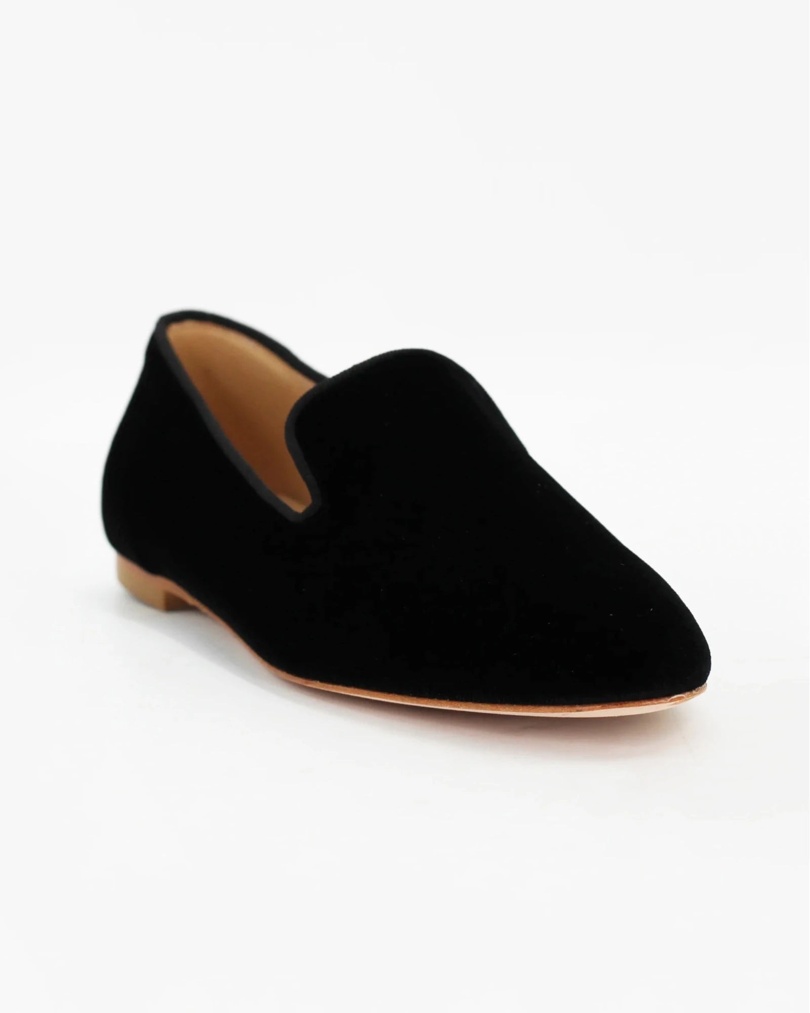 Shop women's velvet slipper in nero (E506) or browse our range of men's Italian clothing and shoes in leather in-store at Aliverti Cape Town, or shop online. We deliver in South Africa & offer multiple payment plans as well as accept multiple safe & secure payment methods.