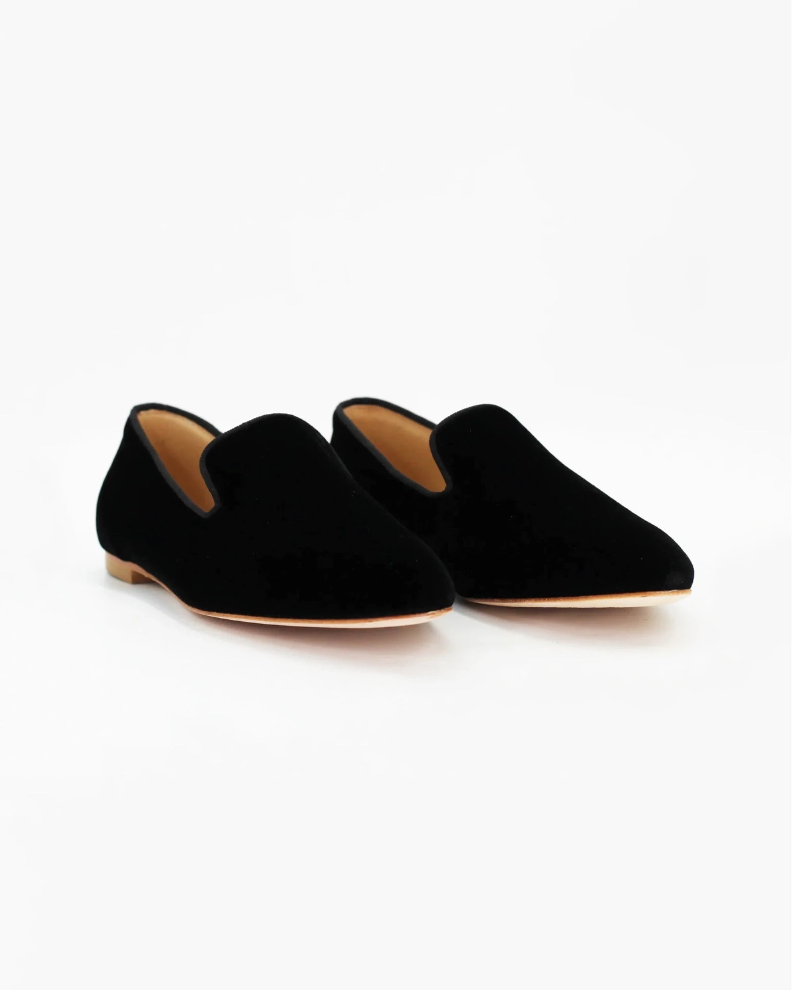 Shop women's velvet slipper in nero (E506) or browse our range of men's Italian clothing and shoes in leather in-store at Aliverti Cape Town, or shop online. We deliver in South Africa & offer multiple payment plans as well as accept multiple safe & secure payment methods.