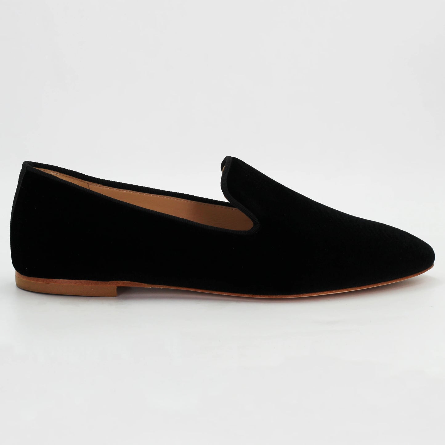 Shop women's velvet slipper in nero (E506) or browse our range of men's Italian clothing and shoes in leather in-store at Aliverti Cape Town, or shop online. We deliver in South Africa & offer multiple payment plans as well as accept multiple safe & secure payment methods.