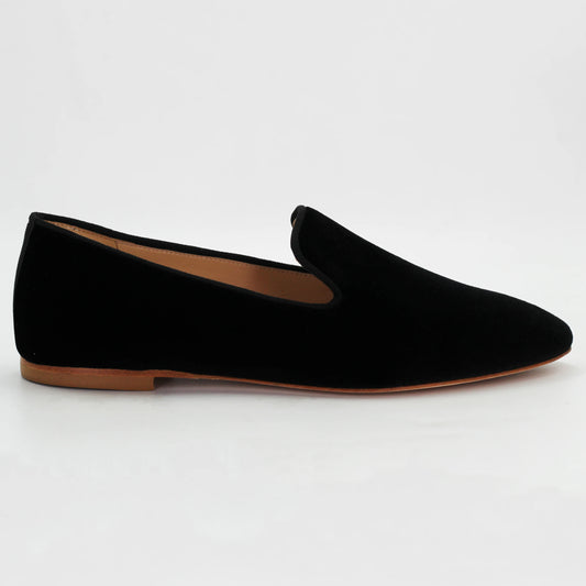 Shop women's velvet slipper in nero (E506) or browse our range of men's Italian clothing and shoes in leather in-store at Aliverti Cape Town, or shop online. We deliver in South Africa & offer multiple payment plans as well as accept multiple safe & secure payment methods.
