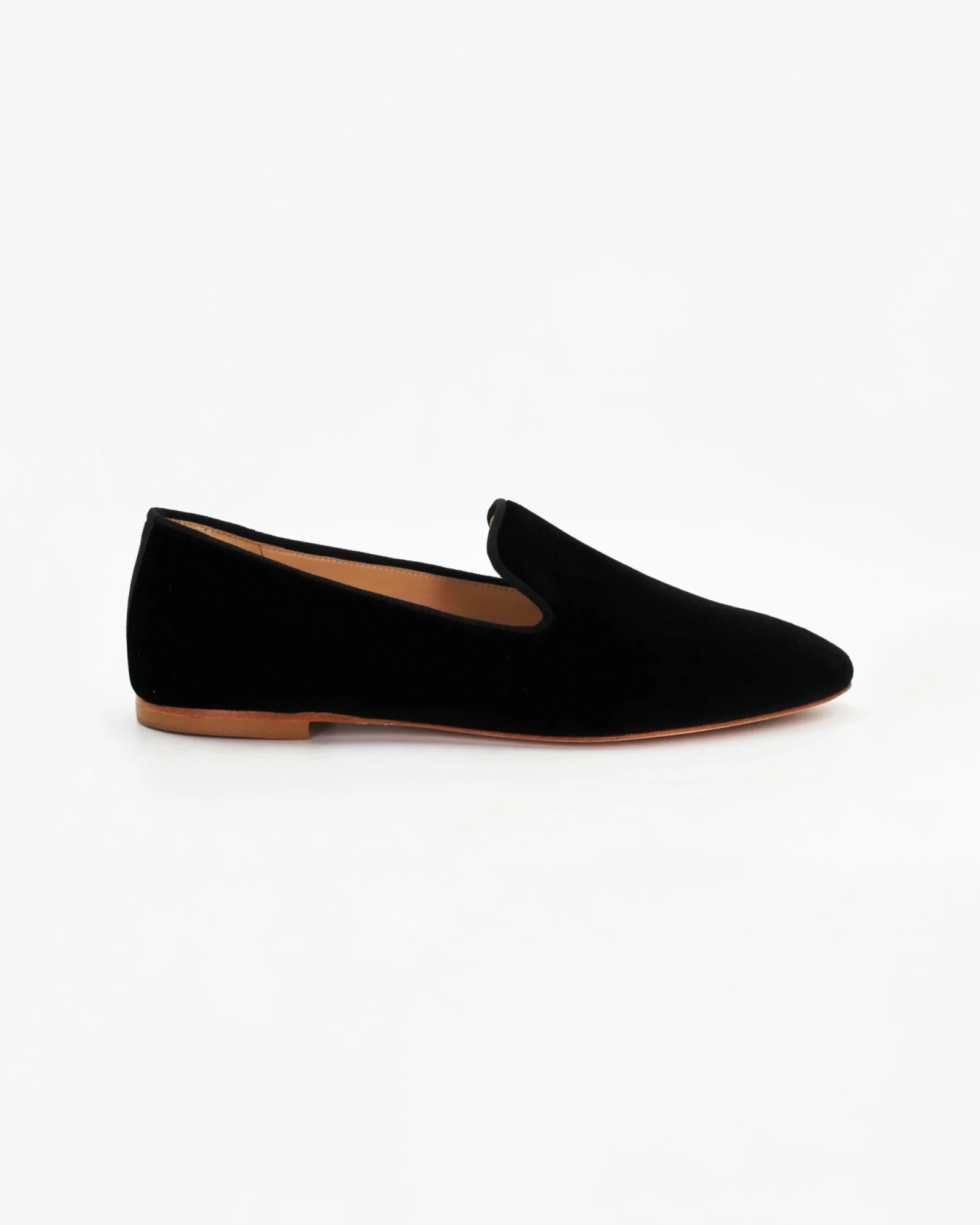Shop women's velvet slipper in nero (E506) or browse our range of men's Italian clothing and shoes in leather in-store at Aliverti Cape Town, or shop online. We deliver in South Africa & offer multiple payment plans as well as accept multiple safe & secure payment methods.