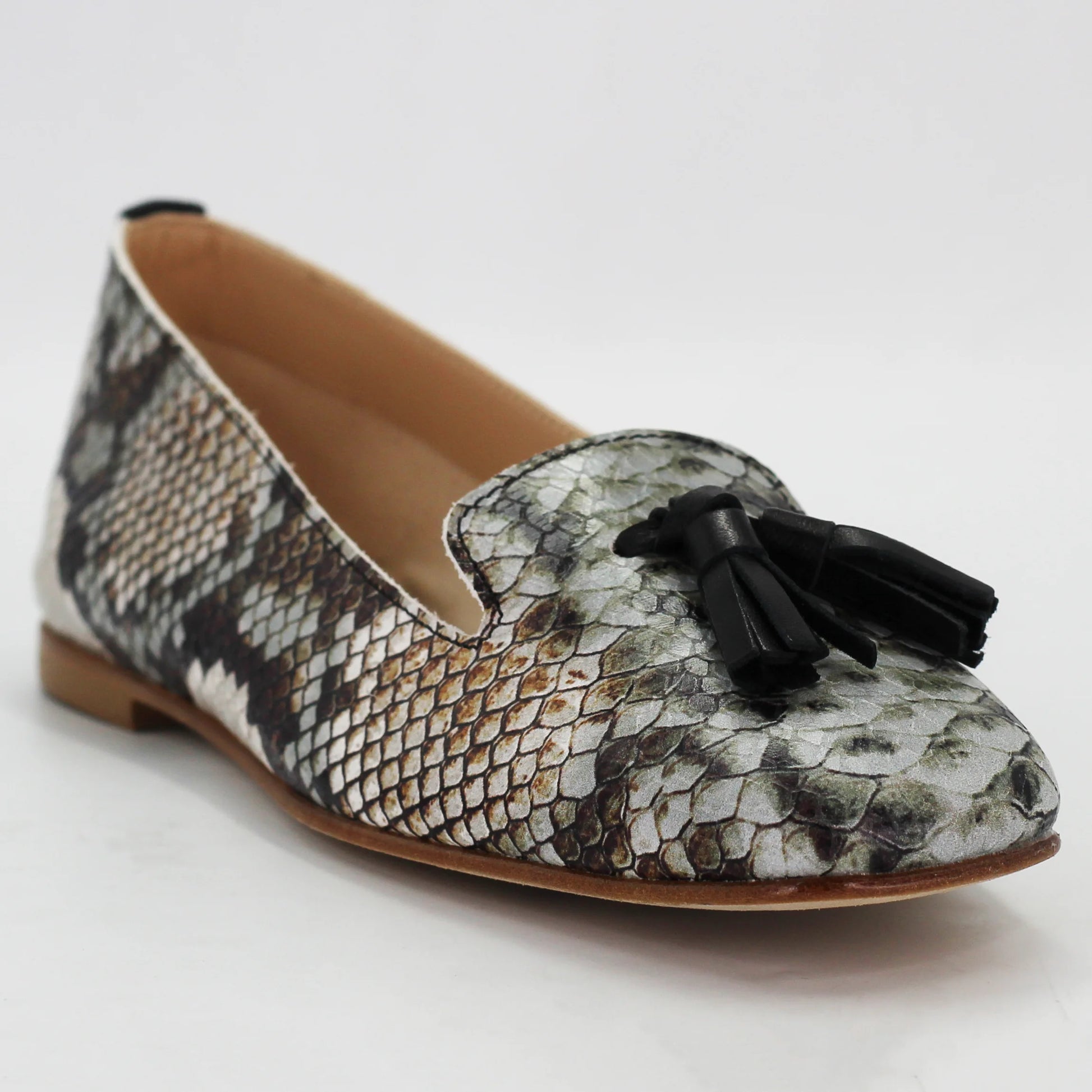 Shop women's pump in calf leather pitone roccio (ESE328)  or browse our range of men's Italian clothing and shoes in leather in-store at Aliverti Cape Town, or shop online. We deliver in South Africa & offer multiple payment plans as well as accept multiple safe & secure payment methods.