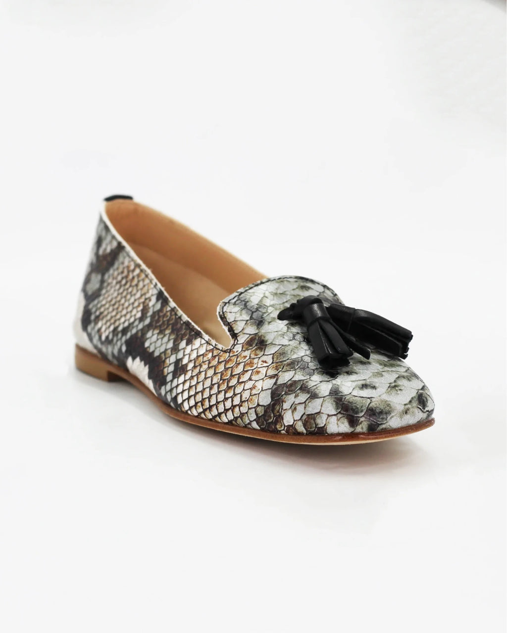 Shop women's pump in calf leather pitone roccia (ESE328)  or browse our range of men's Italian clothing and shoes in leather in-store at Aliverti Cape Town, or shop online. We deliver in South Africa & offer multiple payment plans as well as accept multiple safe & secure payment methods.