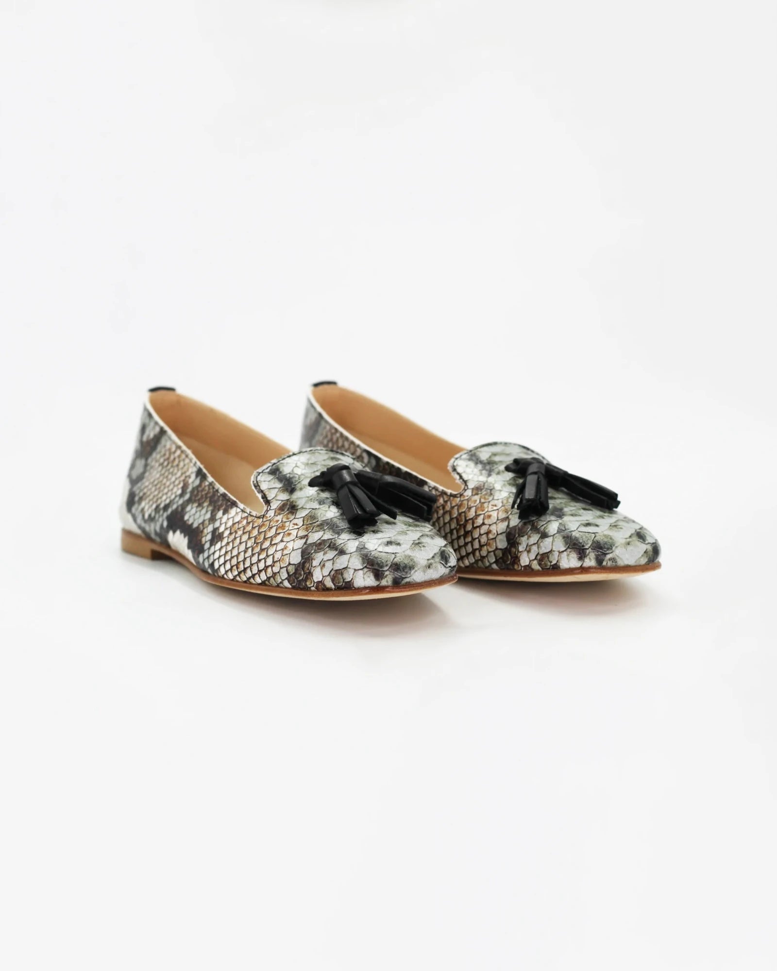 Shop women's pump in calf leather pitone roccia (ESE328)  or browse our range of men's Italian clothing and shoes in leather in-store at Aliverti Cape Town, or shop online. We deliver in South Africa & offer multiple payment plans as well as accept multiple safe & secure payment methods.
