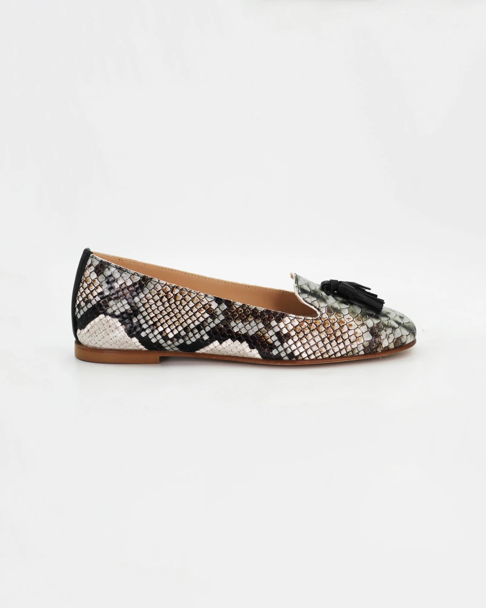 Shop women's pump in calf leather pitone roccia (ESE328)  or browse our range of men's Italian clothing and shoes in leather in-store at Aliverti Cape Town, or shop online. We deliver in South Africa & offer multiple payment plans as well as accept multiple safe & secure payment methods.