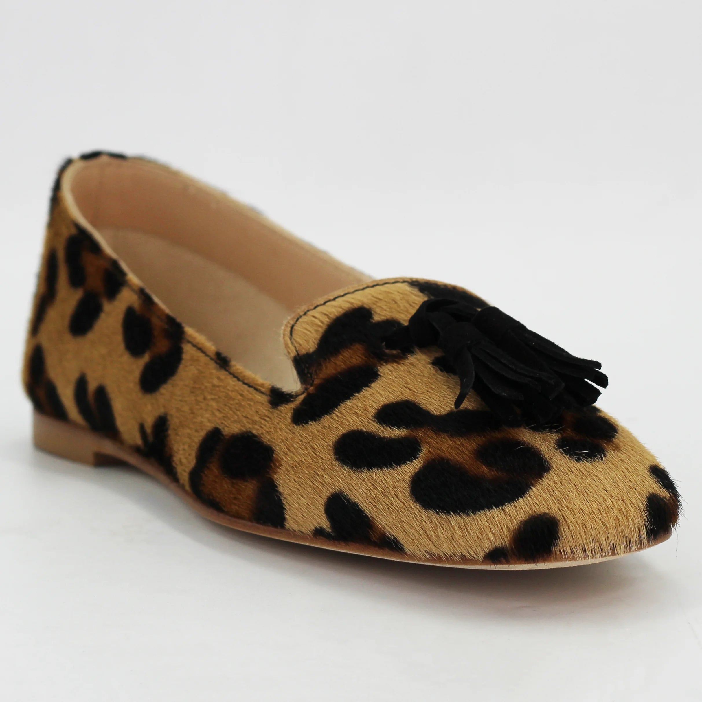Shop women's pump in calf leather coral leopard (ESE328) or browse our range of men's Italian clothing and shoes in leather in-store at Aliverti Cape Town, or shop online. We deliver in South Africa & offer multiple payment plans as well as accept multiple safe & secure payment methods.