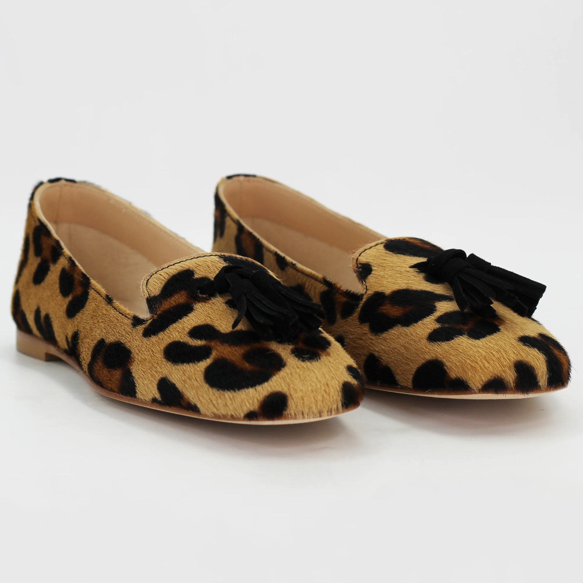 Shop women's pump in calf leather coral leopard (ESE328) or browse our range of men's Italian clothing and shoes in leather in-store at Aliverti Cape Town, or shop online. We deliver in South Africa & offer multiple payment plans as well as accept multiple safe & secure payment methods.