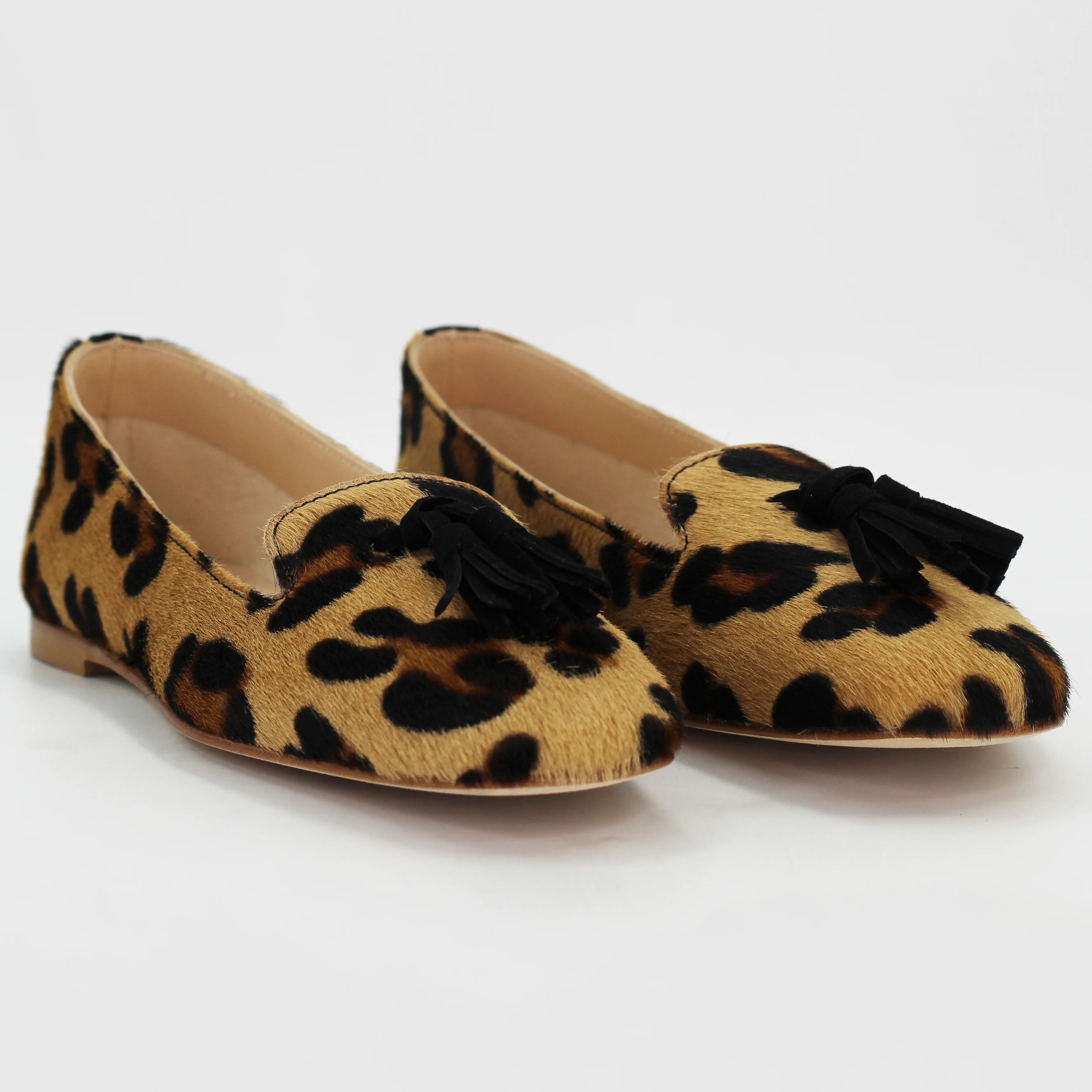 Shop women's pump in calf leather coral leopard (ESE328) or browse our range of men's Italian clothing and shoes in leather in-store at Aliverti Cape Town, or shop online. We deliver in South Africa & offer multiple payment plans as well as accept multiple safe & secure payment methods.
