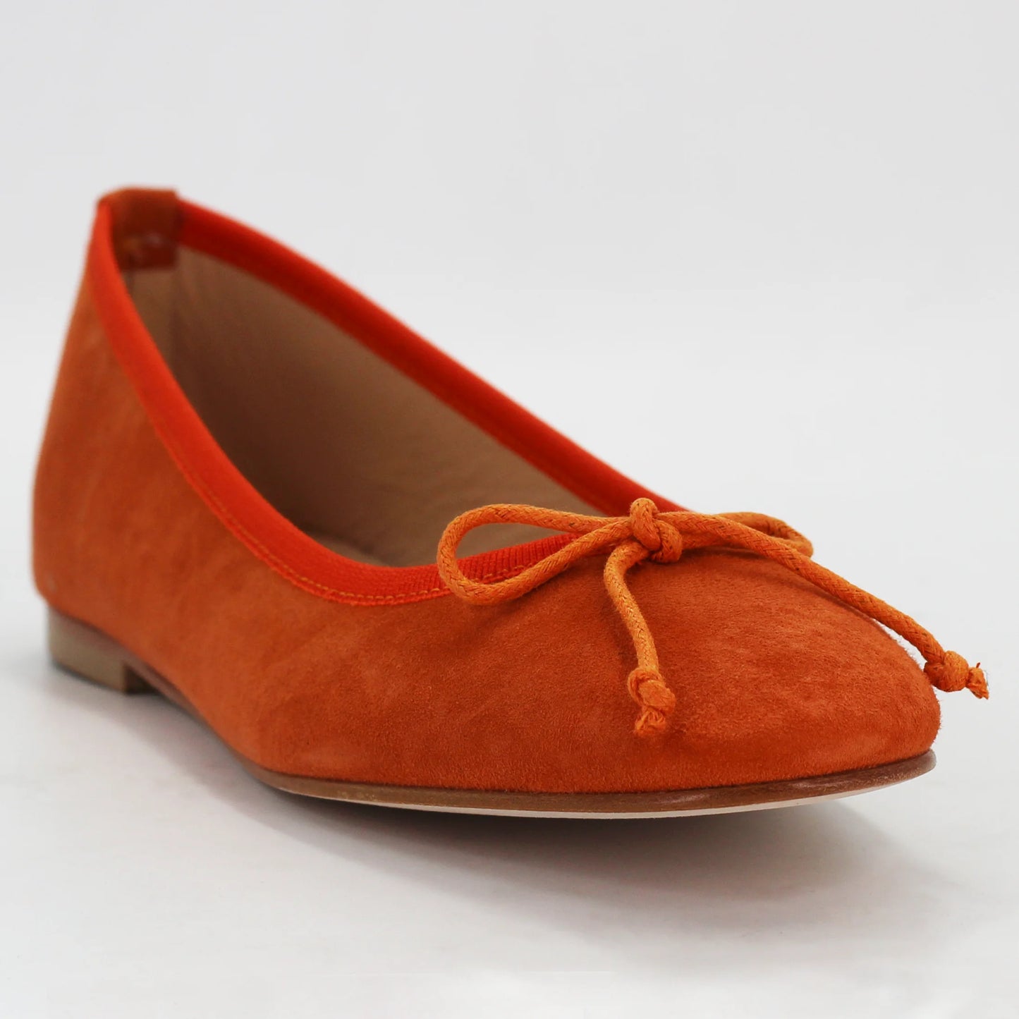Shop women's ballerina pump in calf leather suede tangerine (ESE429) or browse our range of men's Italian clothing and shoes in leather in-store at Aliverti Cape Town, or shop online. We deliver in South Africa & offer multiple payment plans as well as accept multiple safe & secure payment methods.