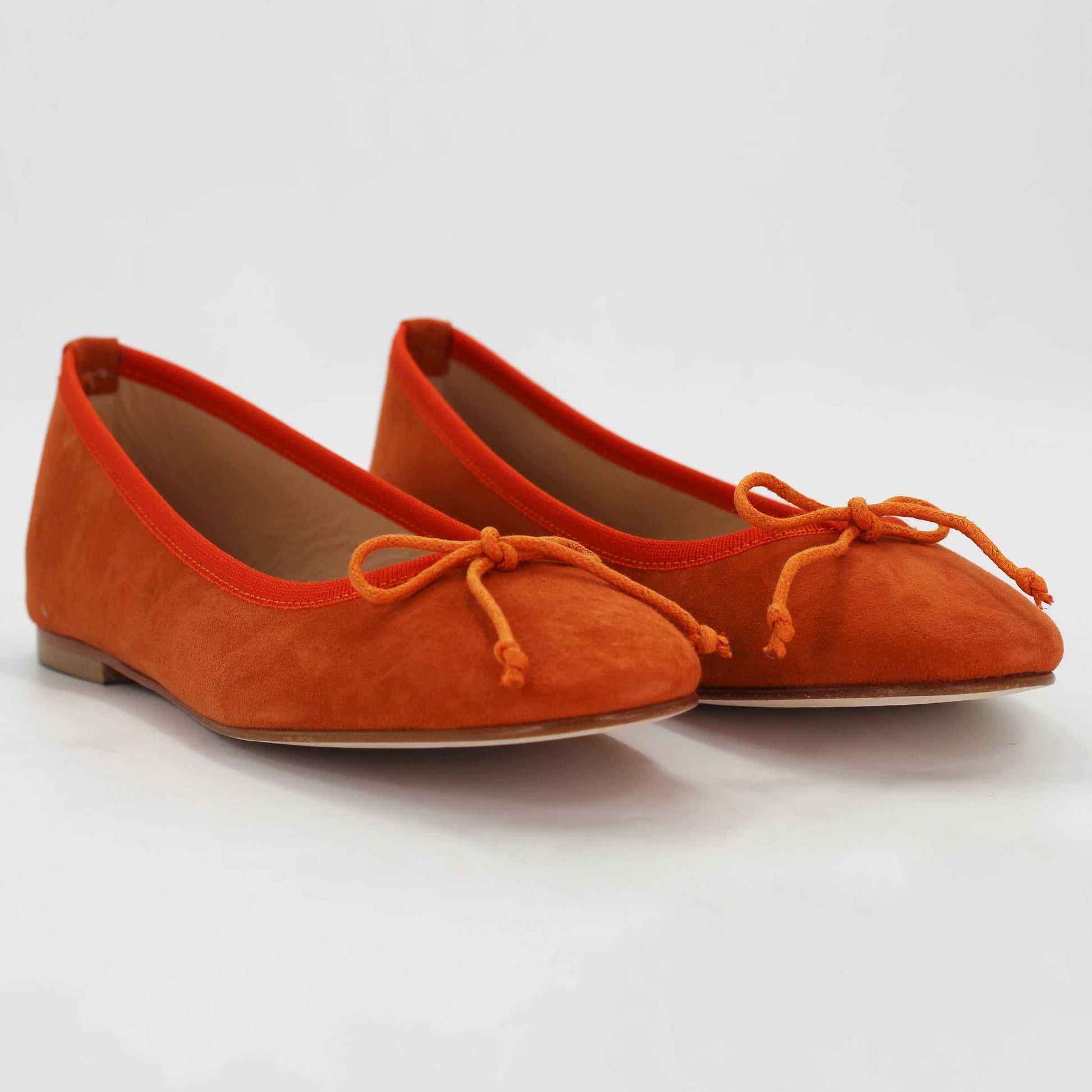 Shop women's ballerina pump in calf leather suede tangerine (ESE429) or browse our range of men's Italian clothing and shoes in leather in-store at Aliverti Cape Town, or shop online. We deliver in South Africa & offer multiple payment plans as well as accept multiple safe & secure payment methods.