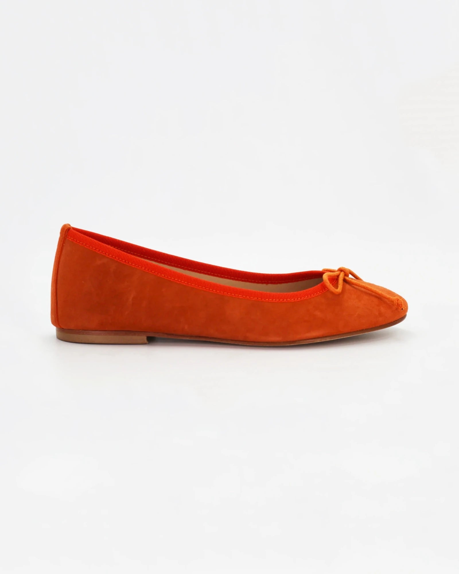 Shop women's ballerina pump in calf leather suede tangerine (ESE429) or browse our range of men's Italian clothing and shoes in leather in-store at Aliverti Cape Town, or shop online. We deliver in South Africa & offer multiple payment plans as well as accept multiple safe & secure payment methods.