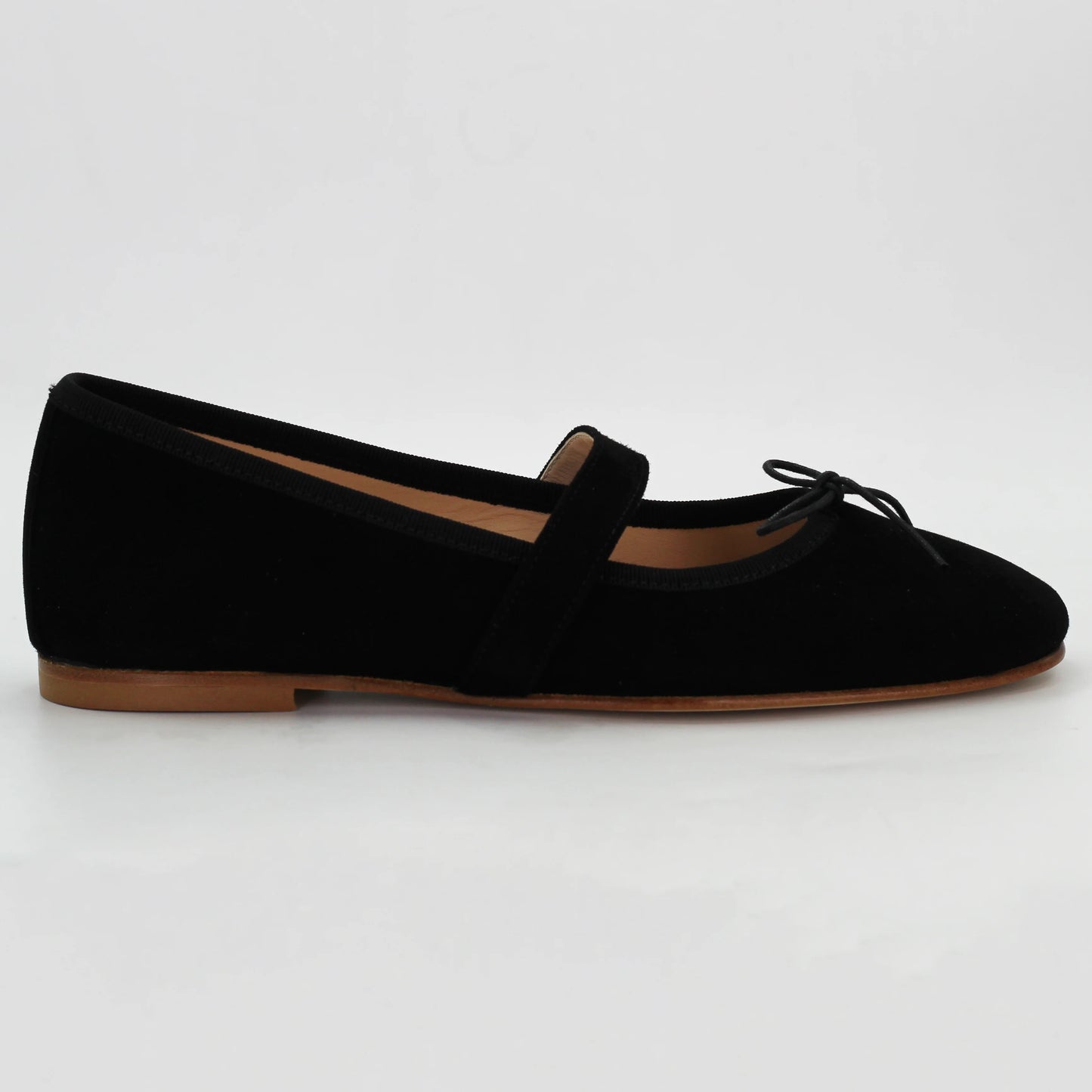 Shop Women's ballerina pump with strap in calf leather nero (ESEBA70) or browse our range of men's Italian clothing and shoes in leather in-store at Aliverti Cape Town, or shop online. We deliver in South Africa & offer multiple payment plans as well as accept multiple safe & secure payment methods.
