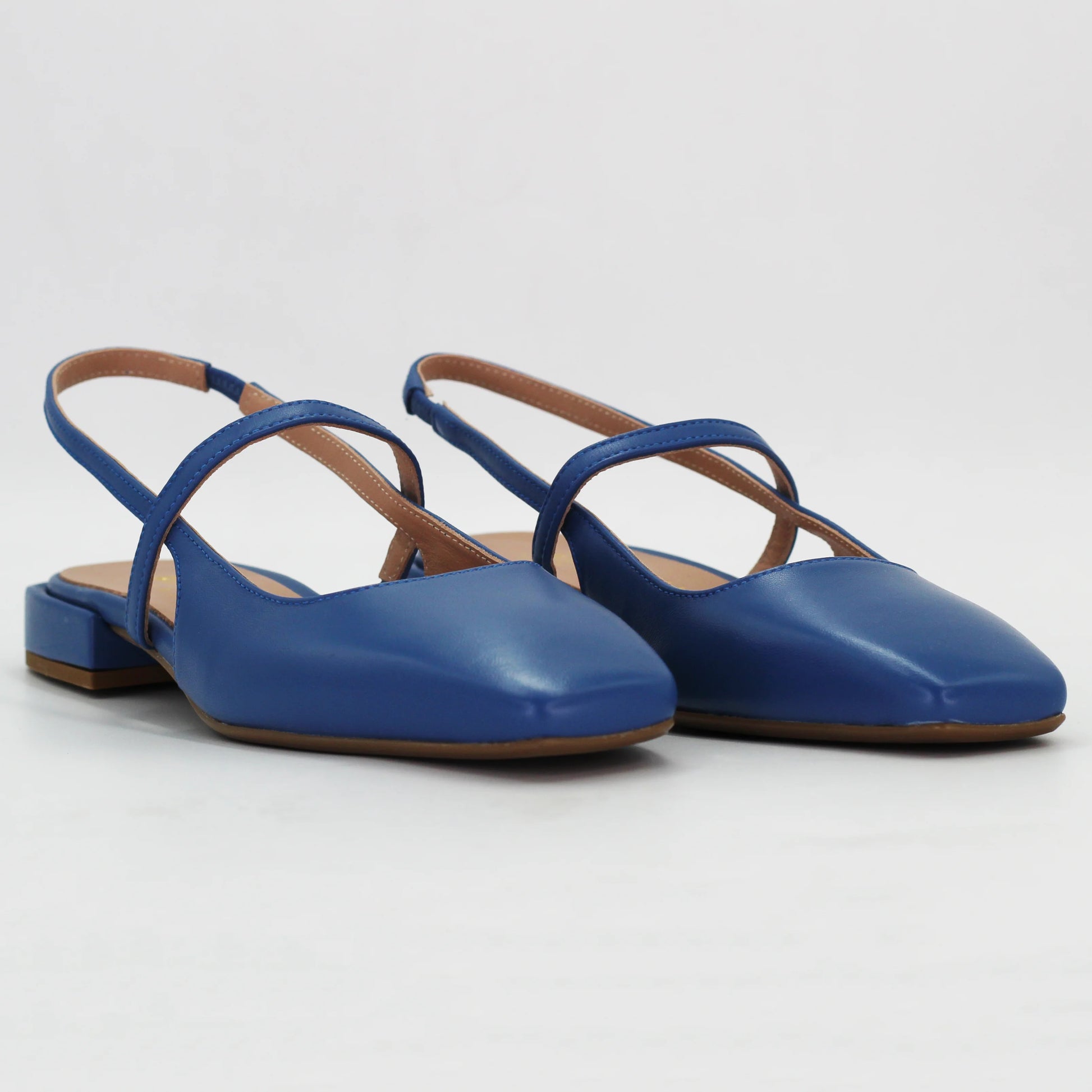 Shop women's slingback sandal in calf leather jeans blue (Daria 63) or browse our range of men's Italian clothing and shoes in leather in-store at Aliverti Cape Town, or shop online. We deliver in South Africa & offer multiple payment plans as well as accept multiple safe & secure payment methods.