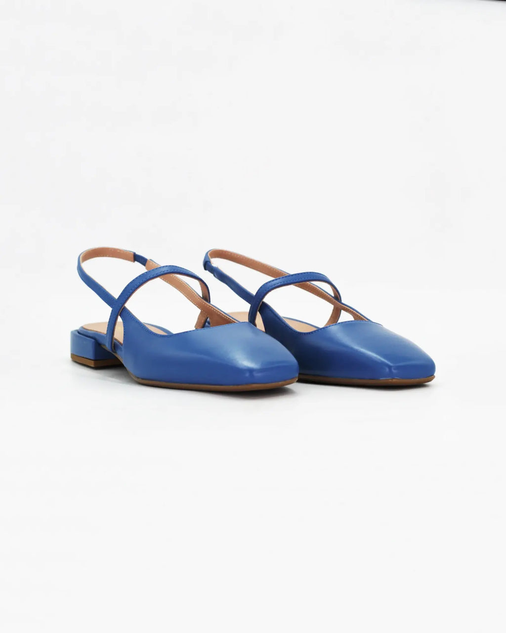 Shop women's slingback sandal in calf leather jeans blue (Daria 63) or browse our range of men's Italian clothing and shoes in leather in-store at Aliverti Cape Town, or shop online. We deliver in South Africa & offer multiple payment plans as well as accept multiple safe & secure payment methods.