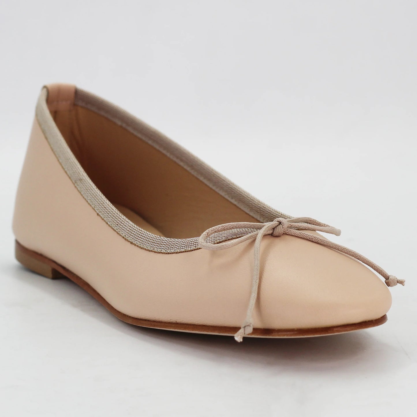 Shop women's ballerina pump in calf leather nude (ESE429)  or browse our range of men's Italian clothing and shoes in leather in-store at Aliverti Cape Town, or shop online. We deliver in South Africa & offer multiple payment plans as well as accept multiple safe & secure payment methods.