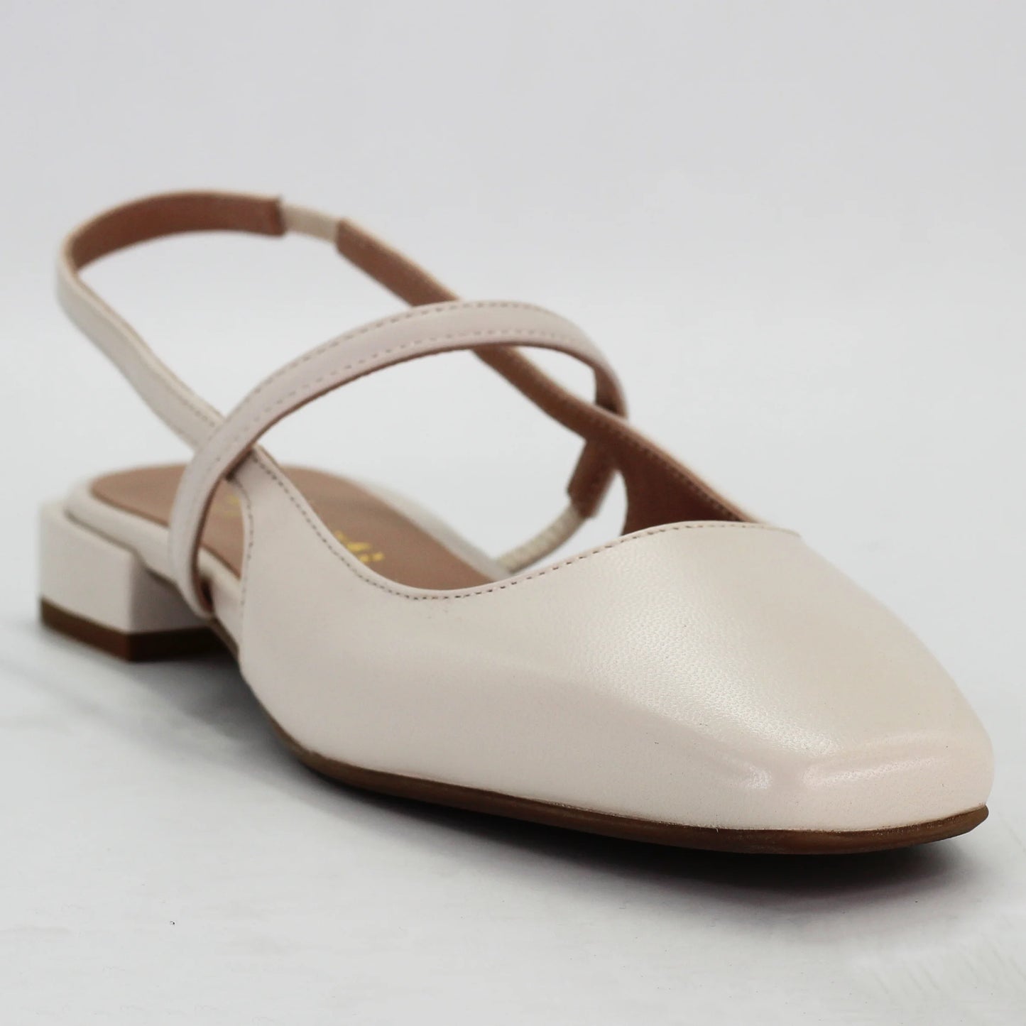 Shop women's slingback sandal in calf leather burro off-white (Daria 63) or browse our range of men's Italian clothing and shoes in leather in-store at Aliverti Cape Town, or shop online. We deliver in South Africa & offer multiple payment plans as well as accept multiple safe & secure payment methods.