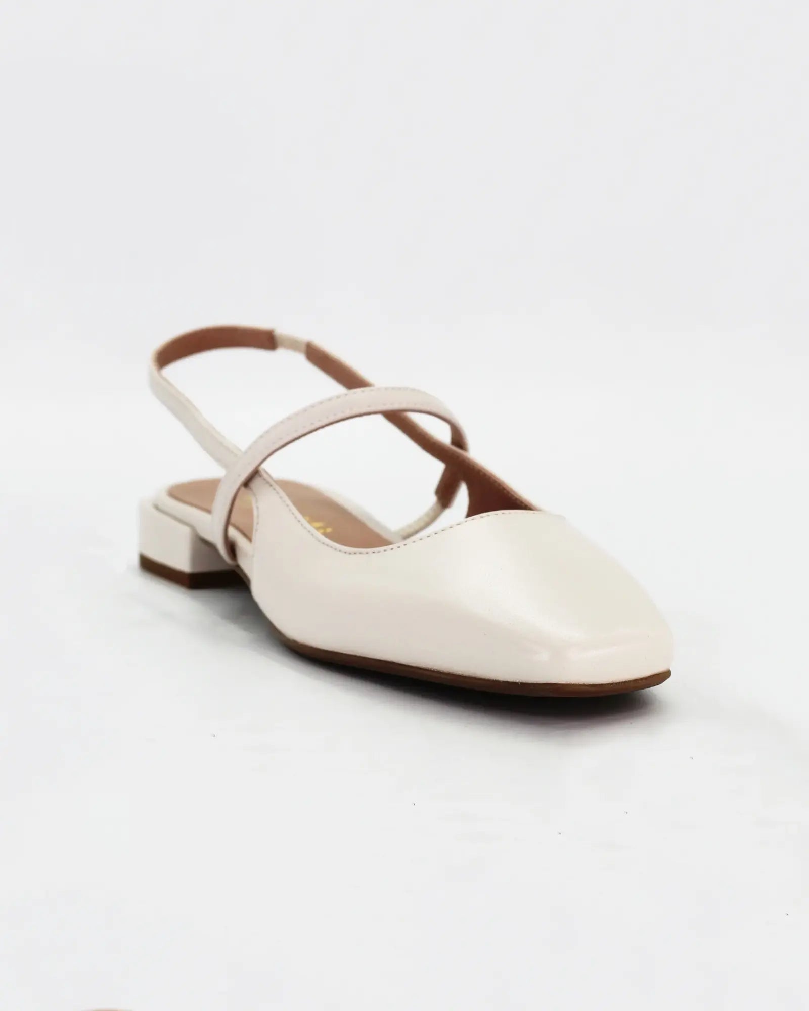 Shop women's slingback sandal in calf leather burro off-white (Daria 63) or browse our range of men's Italian clothing and shoes in leather in-store at Aliverti Cape Town, or shop online. We deliver in South Africa & offer multiple payment plans as well as accept multiple safe & secure payment methods.