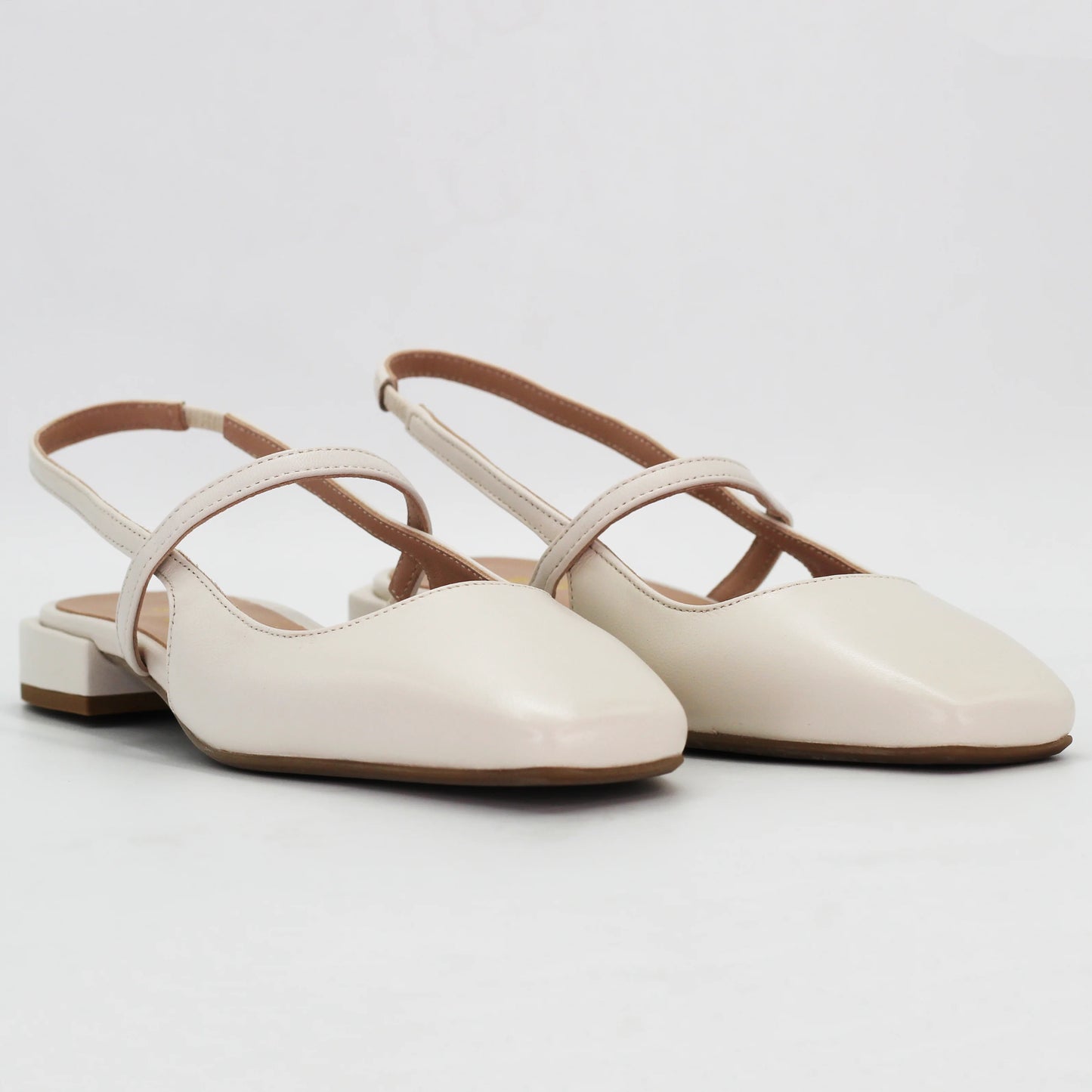 Shop women's slingback sandal in calf leather burro off-white (Daria 63) or browse our range of men's Italian clothing and shoes in leather in-store at Aliverti Cape Town, or shop online. We deliver in South Africa & offer multiple payment plans as well as accept multiple safe & secure payment methods.