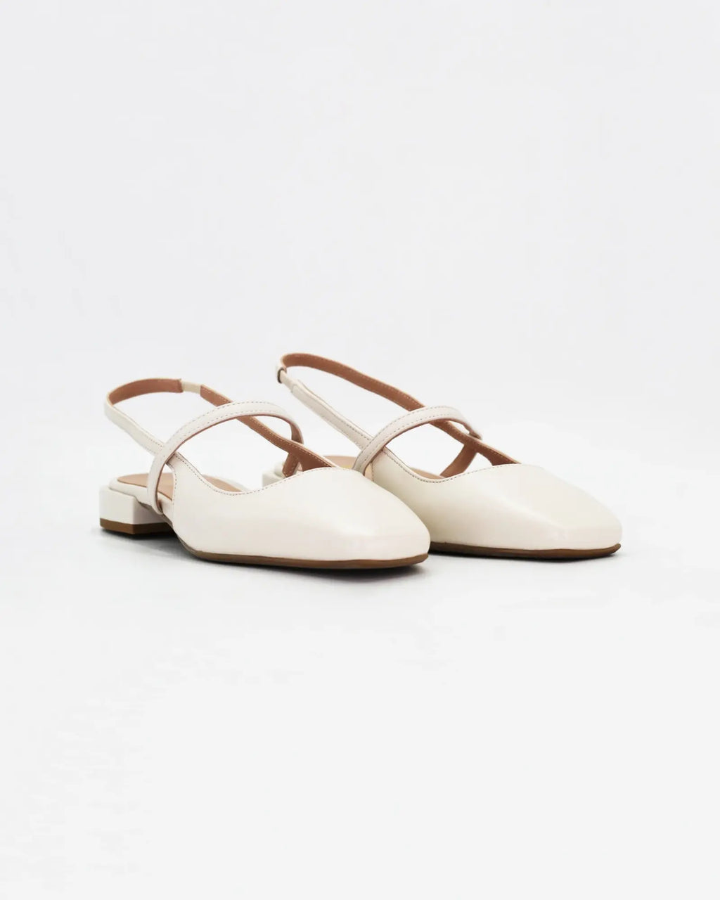 Shop women's slingback sandal in calf leather burro off-white (Daria 63) or browse our range of men's Italian clothing and shoes in leather in-store at Aliverti Cape Town, or shop online. We deliver in South Africa & offer multiple payment plans as well as accept multiple safe & secure payment methods.