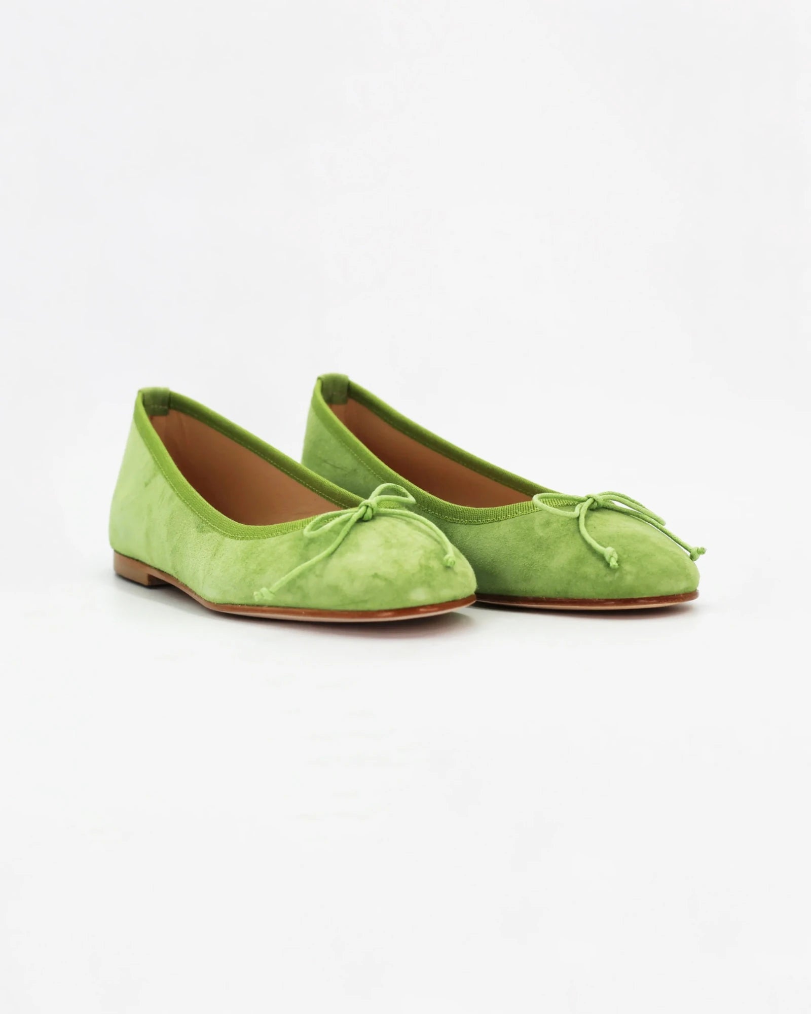 Shop Women's ballerina pump in calf leather suede acid (ESE429) or browse our range of men's Italian clothing and shoes in leather in-store at Aliverti Cape Town, or shop online. We deliver in South Africa & offer multiple payment plans as well as accept multiple safe & secure payment methods.
