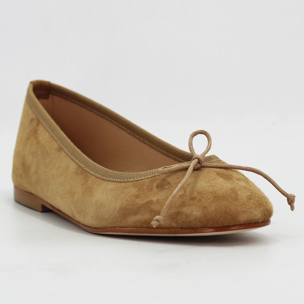 Shop women's ballerina pump in calf leather suede caramel (ESE429) or browse our range of men's Italian clothing and shoes in leather in-store at Aliverti Cape Town, or shop online. We deliver in South Africa & offer multiple payment plans as well as accept multiple safe & secure payment methods.
