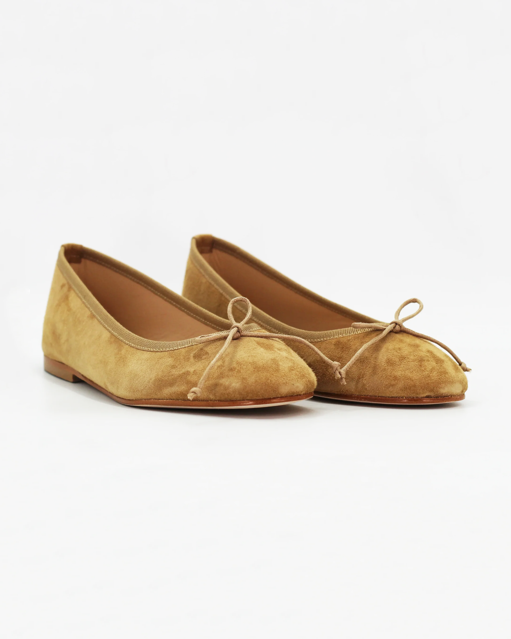 Shop women's ballerina pump in calf leather suede caramel (ESE429) or browse our range of men's Italian clothing and shoes in leather in-store at Aliverti Cape Town, or shop online. We deliver in South Africa & offer multiple payment plans as well as accept multiple safe & secure payment methods.