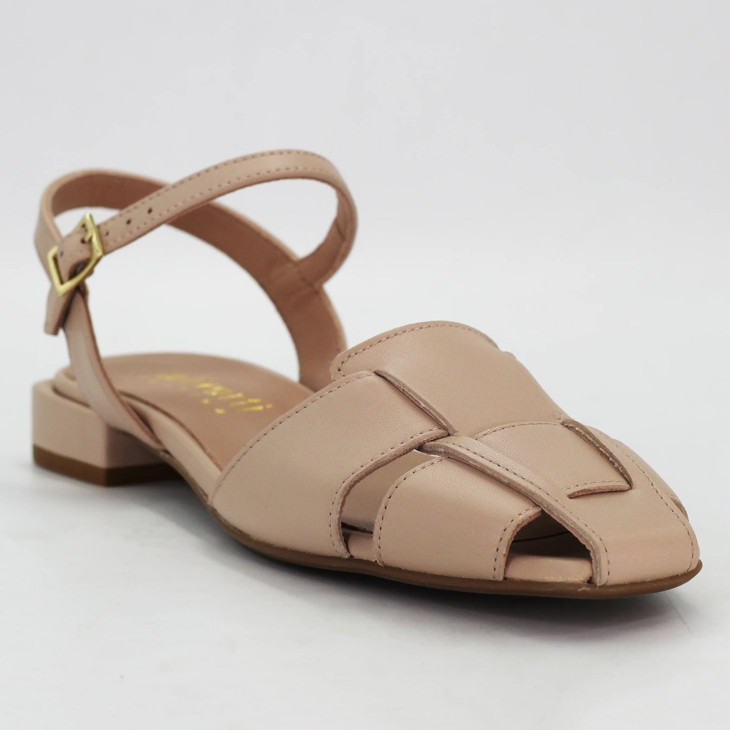 Shop women's woven sandal in calf leather mousse nude (Daria36) or browse our range of men's Italian clothing and shoes in leather in-store at Aliverti Cape Town, or shop online. We deliver in South Africa & offer multiple payment plans as well as accept multiple safe & secure payment methods.