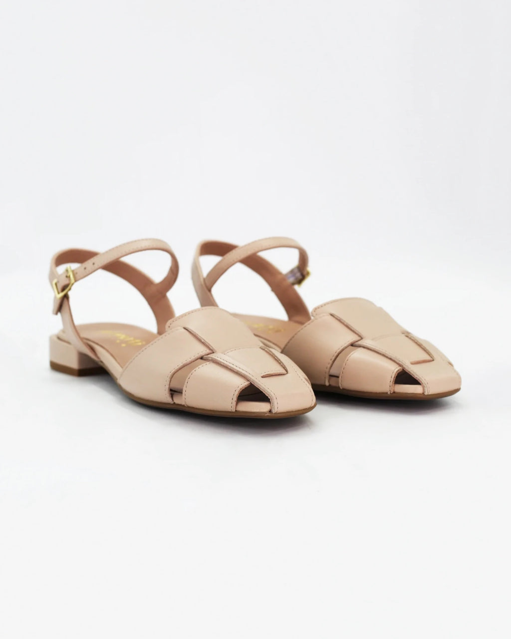 Shop women's woven sandal in calf leather mousse nude (Daria36) or browse our range of men's Italian clothing and shoes in leather in-store at Aliverti Cape Town, or shop online. We deliver in South Africa & offer multiple payment plans as well as accept multiple safe & secure payment methods.