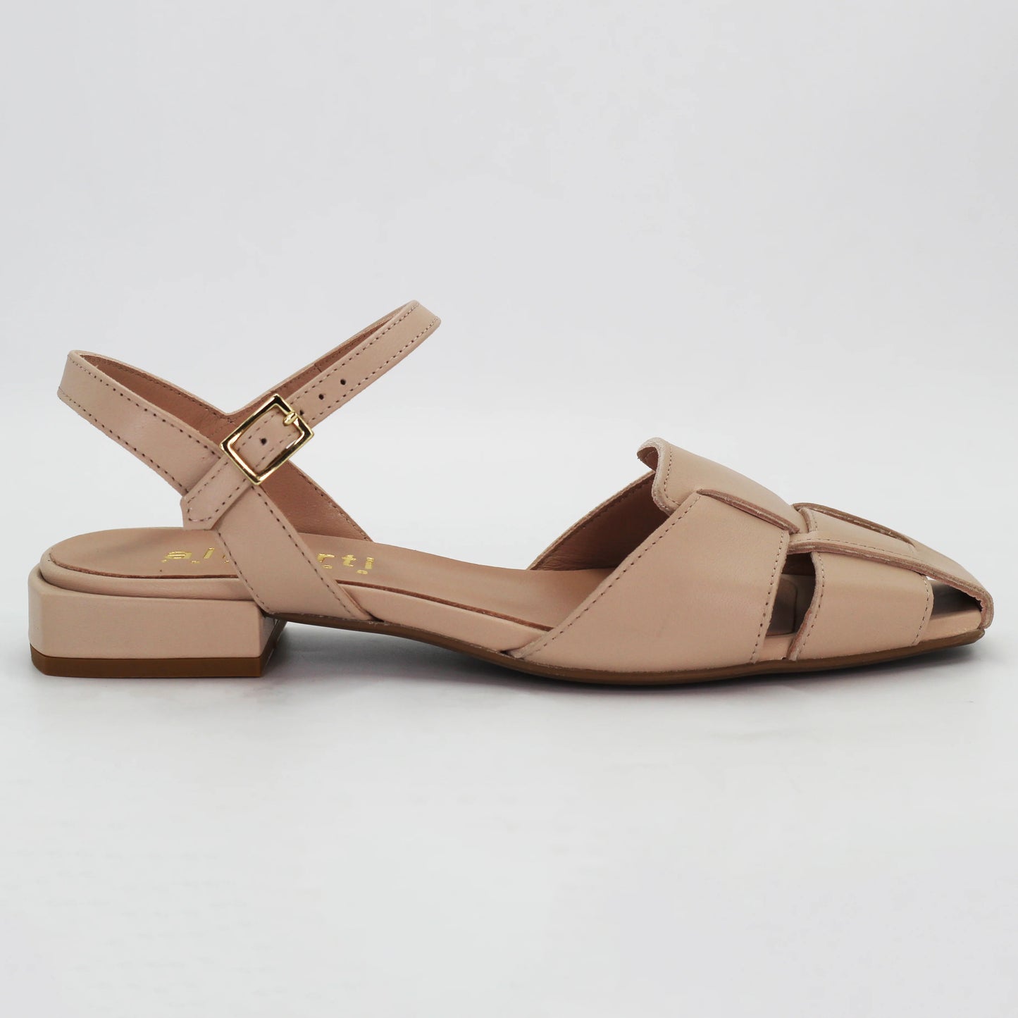 Shop women's woven sandal in calf leather mousse nude (Daria36) or browse our range of men's Italian clothing and shoes in leather in-store at Aliverti Cape Town, or shop online. We deliver in South Africa & offer multiple payment plans as well as accept multiple safe & secure payment methods.