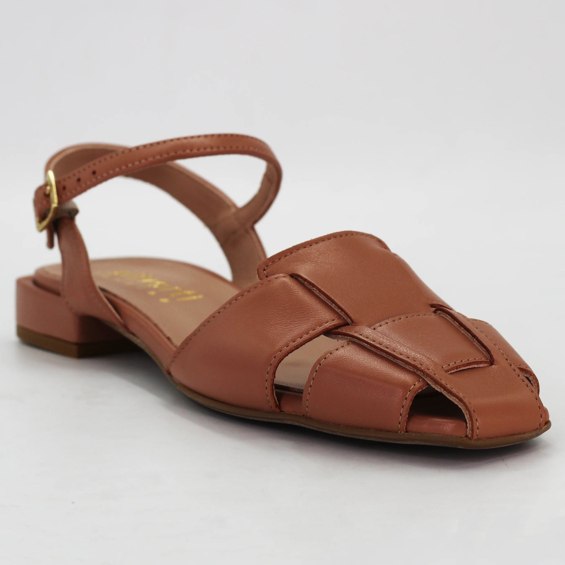 Shop women's woven sandal in calf leather praline light brown (Daria36) or browse our range of men's Italian clothing and shoes in leather in-store at Aliverti Cape Town, or shop online. We deliver in South Africa & offer multiple payment plans as well as accept multiple safe & secure payment methods.