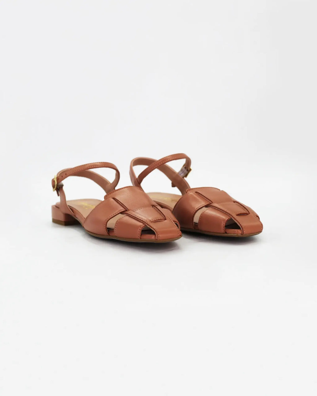 Shop women's woven sandal in calf leather praline light brown (Daria36) or browse our range of men's Italian clothing and shoes in leather in-store at Aliverti Cape Town, or shop online. We deliver in South Africa & offer multiple payment plans as well as accept multiple safe & secure payment methods.