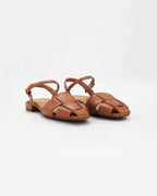 Shop women's woven sandal in calf leather praline light brown (Daria36) or browse our range of men's Italian clothing and shoes in leather in-store at Aliverti Cape Town, or shop online. We deliver in South Africa & offer multiple payment plans as well as accept multiple safe & secure payment methods.