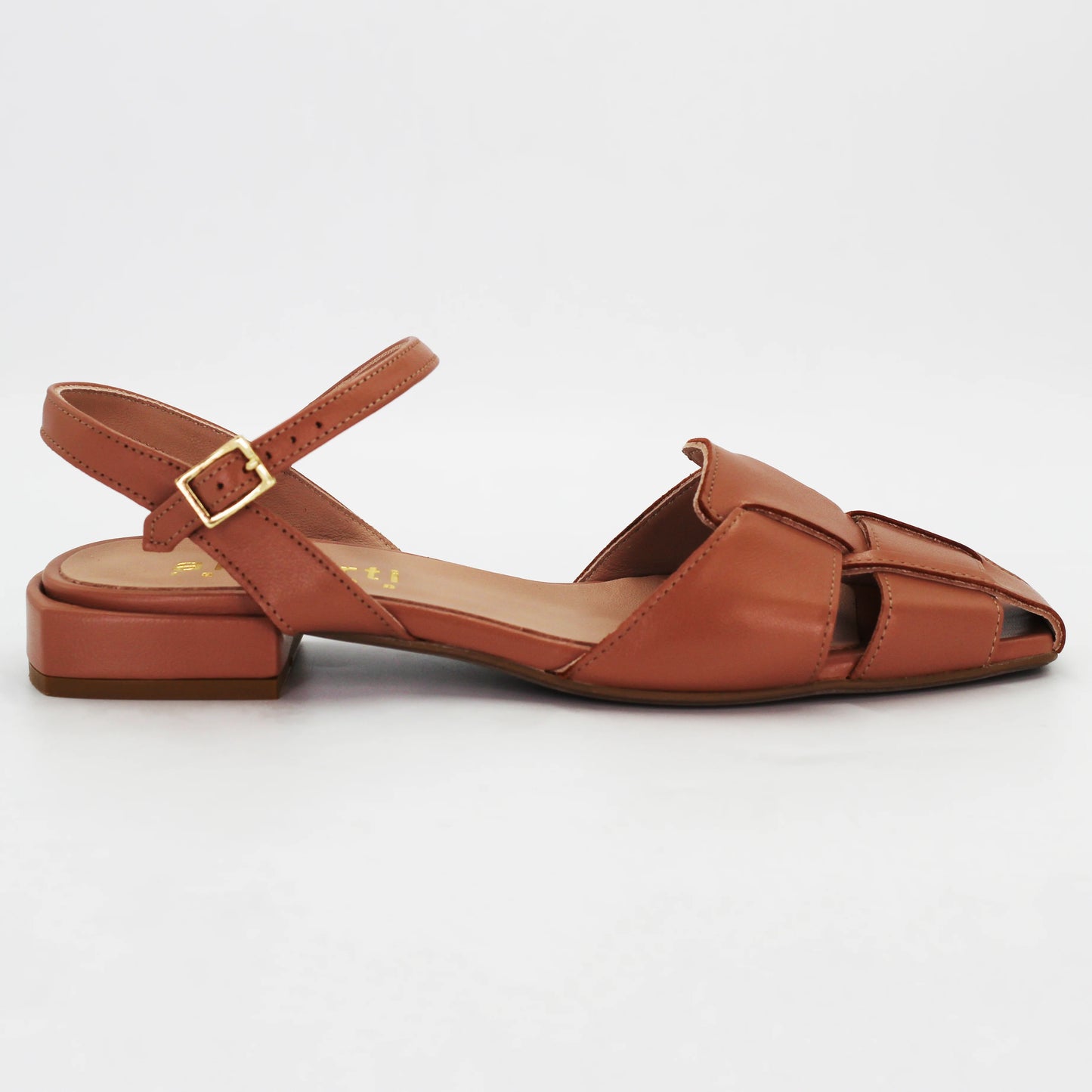 Shop women's woven sandal in calf leather praline light brown (Daria36) or browse our range of men's Italian clothing and shoes in leather in-store at Aliverti Cape Town, or shop online. We deliver in South Africa & offer multiple payment plans as well as accept multiple safe & secure payment methods.