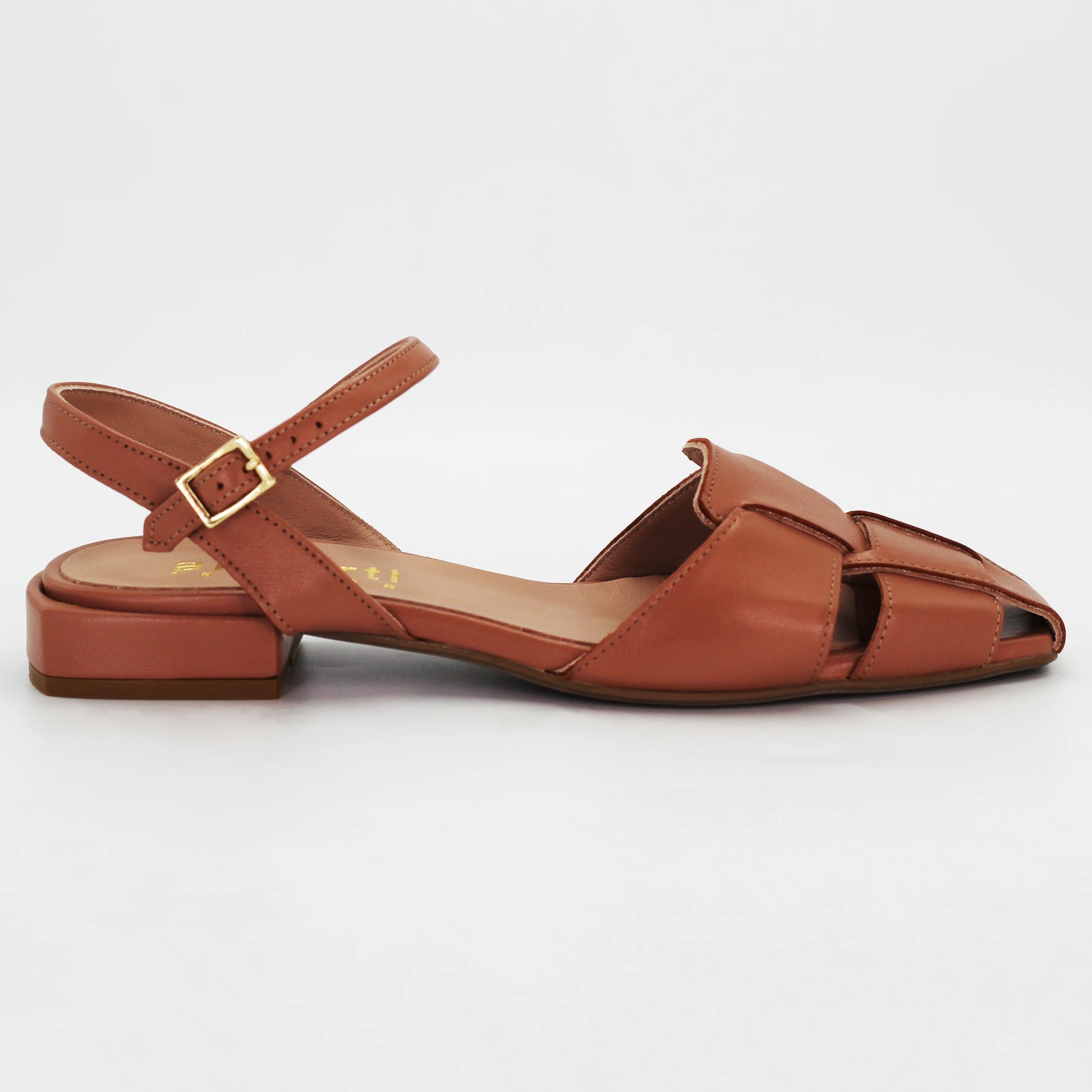 Shop women's woven sandal in calf leather praline light brown (Daria36) or browse our range of men's Italian clothing and shoes in leather in-store at Aliverti Cape Town, or shop online. We deliver in South Africa & offer multiple payment plans as well as accept multiple safe & secure payment methods.
