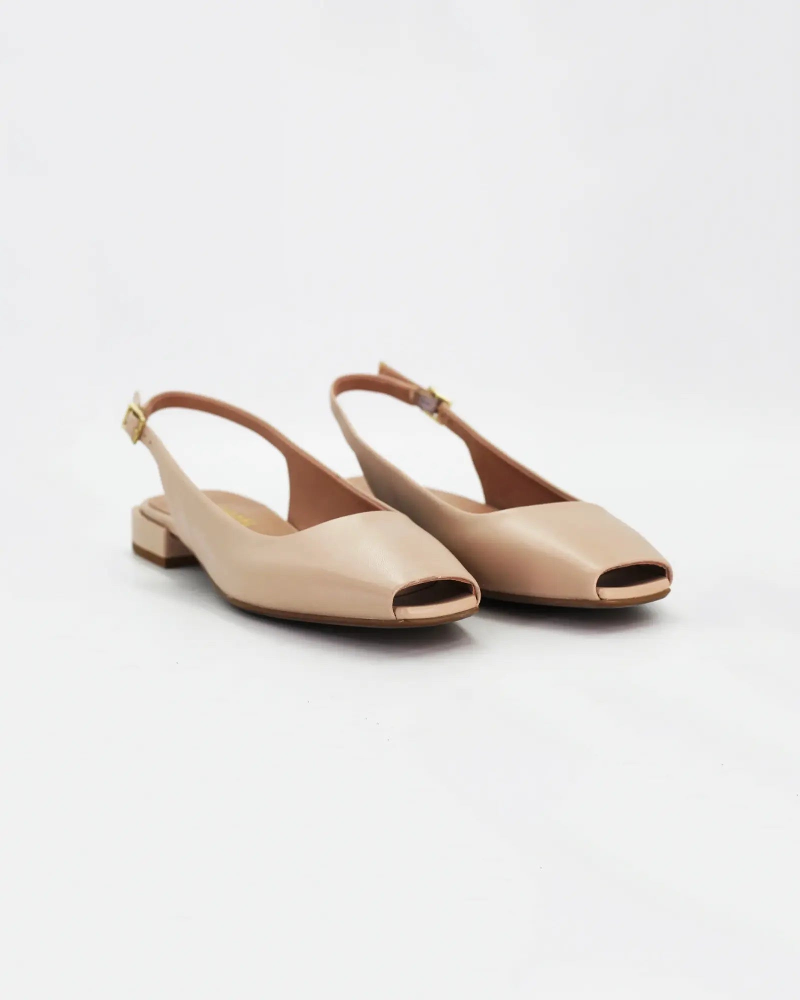 Shop women's slingback sandal in calf leather mousse neutral (Daria 64) or browse our range of men's Italian clothing and shoes in leather in-store at Aliverti Cape Town, or shop online. We deliver in South Africa & offer multiple payment plans as well as accept multiple safe & secure payment methods.