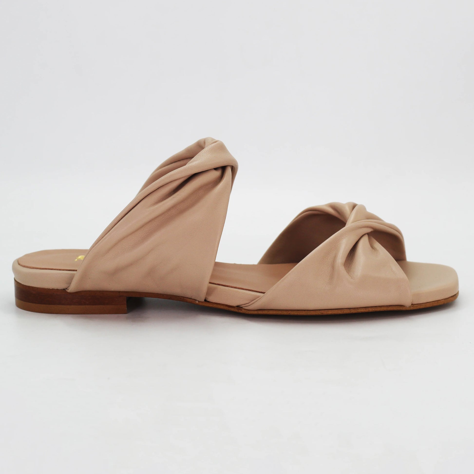 Shop women's sandal in calf leather mousse neutral (Patty11) or browse our range of men's Italian clothing and shoes in leather in-store at Aliverti Cape Town, or shop online. We deliver in South Africa & offer multiple payment plans as well as accept multiple safe & secure payment methods.