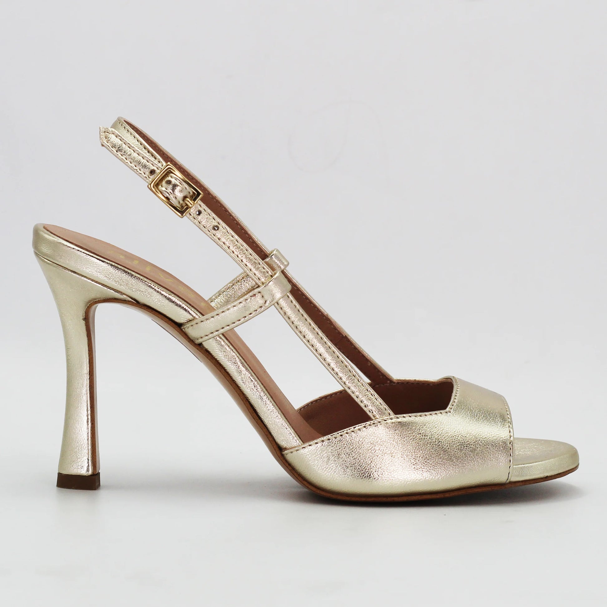 Shop women's stiletto in calf leather platinum (Serena7) or browse our range of men's Italian clothing and shoes in leather in-store at Aliverti Cape Town, or shop online. We deliver in South Africa & offer multiple payment plans as well as accept multiple safe & secure payment methods.