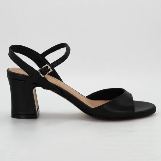 Shop women's block heel in calf leather nero (Rivoli2) or browse our range of men's Italian clothing and shoes in leather in-store at Aliverti Cape Town, or shop online. We deliver in South Africa & offer multiple payment plans as well as accept multiple safe & secure payment methods.