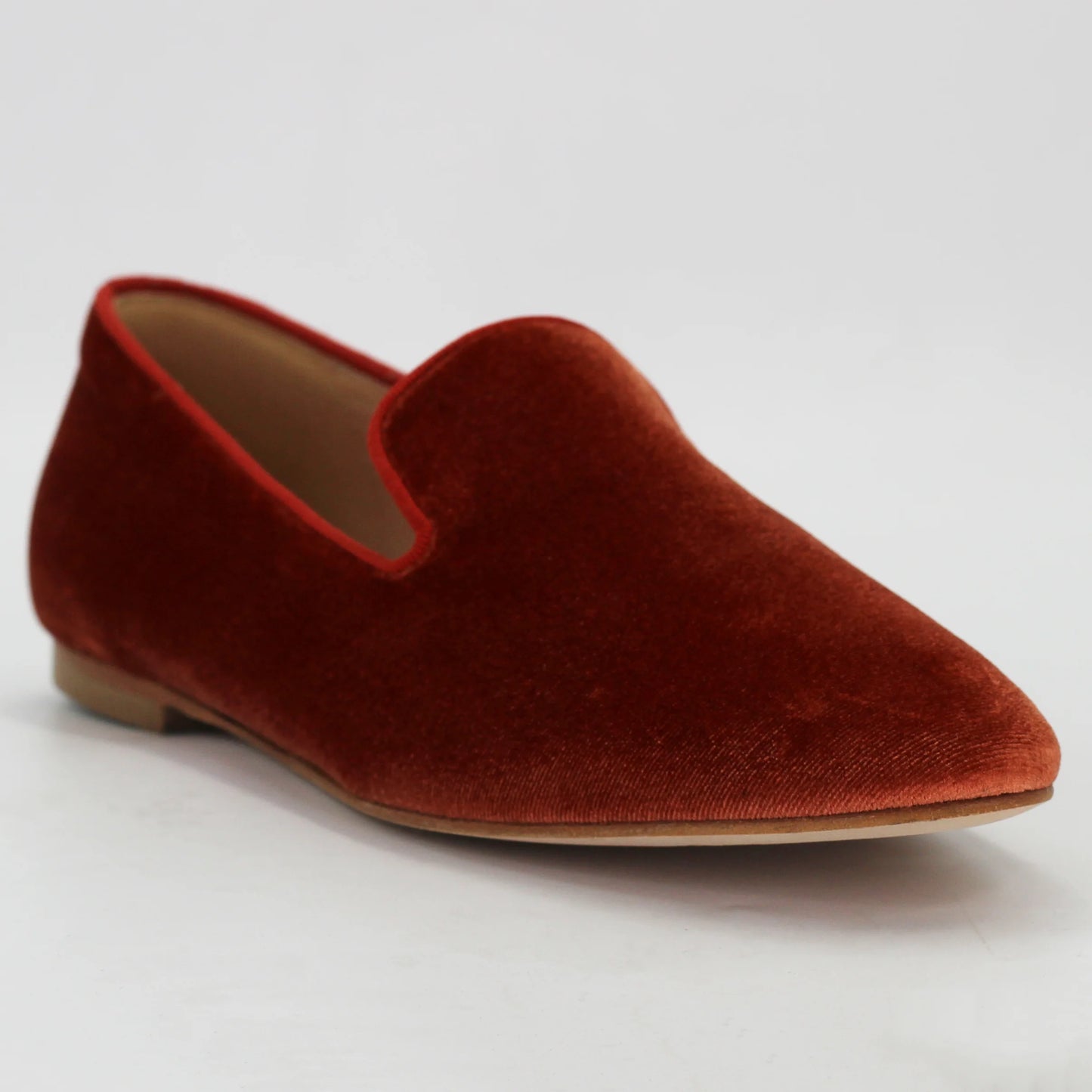 Shop women's velvet slipper in tarracot (E506) or browse our range of men's Italian clothing and shoes in leather in-store at Aliverti Cape Town, or shop online. We deliver in South Africa & offer multiple payment plans as well as accept multiple safe & secure payment methods.
