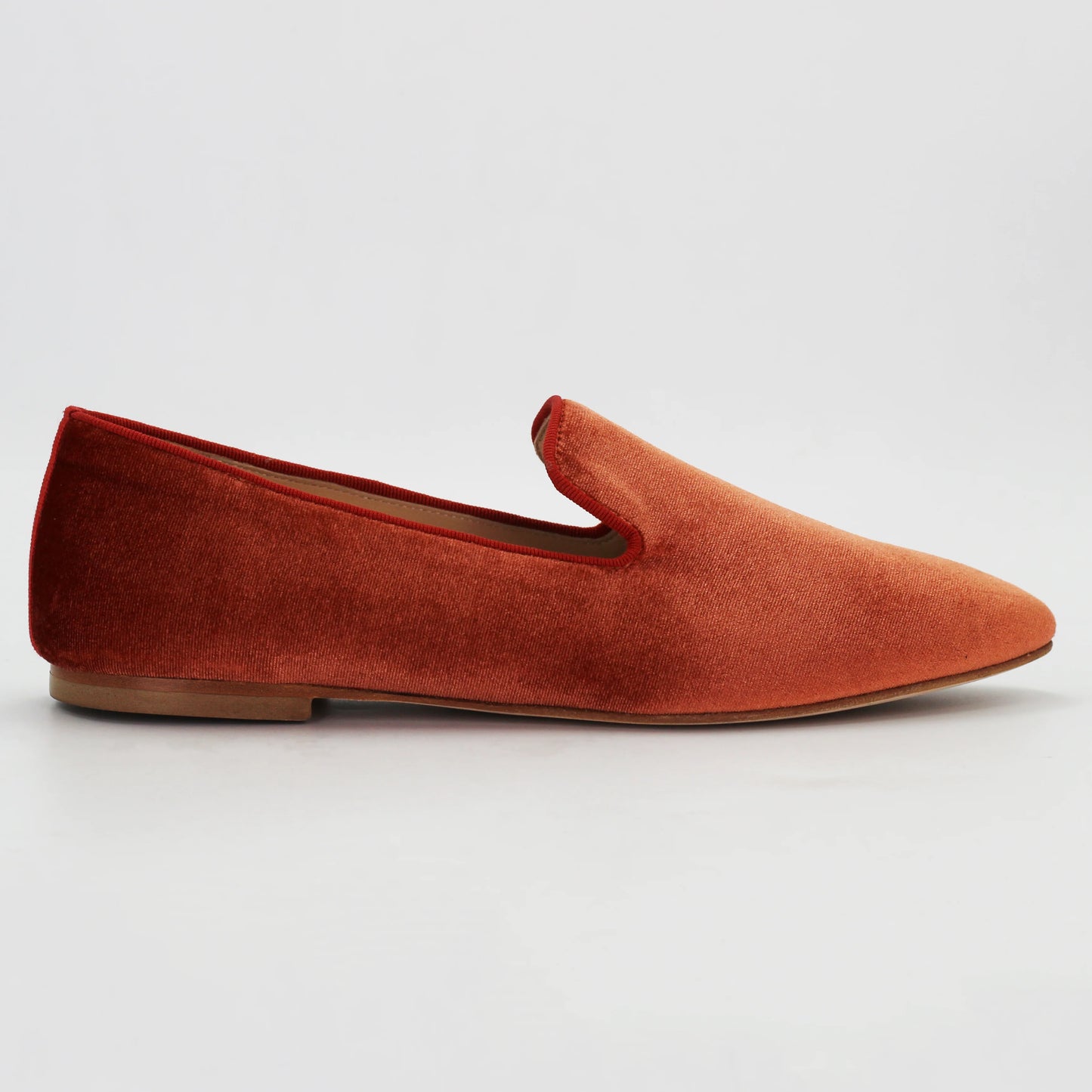 Shop women's velvet slipper in tarracot (E506) or browse our range of men's Italian clothing and shoes in leather in-store at Aliverti Cape Town, or shop online. We deliver in South Africa & offer multiple payment plans as well as accept multiple safe & secure payment methods.