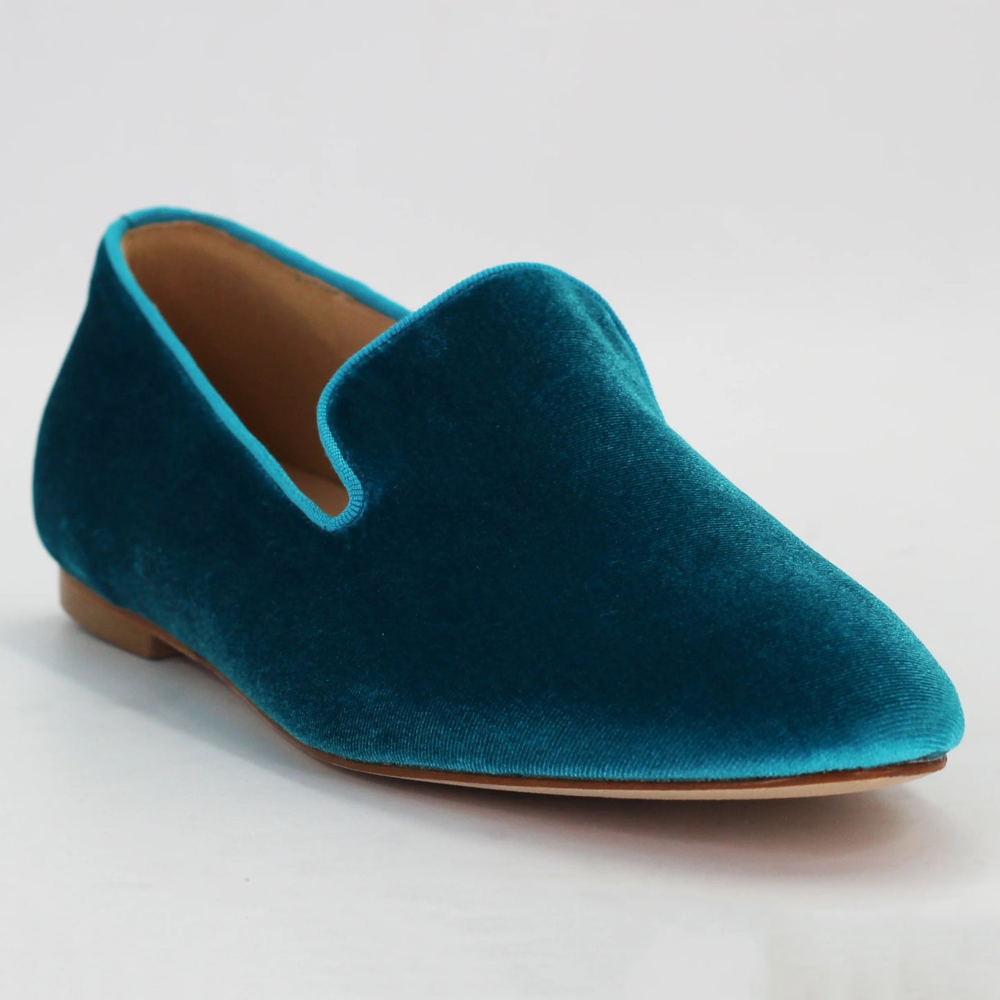 Shop women's velvet slipper in turchese (E506) or browse our range of men's Italian clothing and shoes in leather in-store at Aliverti Cape Town, or shop online. We deliver in South Africa & offer multiple payment plans as well as accept multiple safe & secure payment methods.