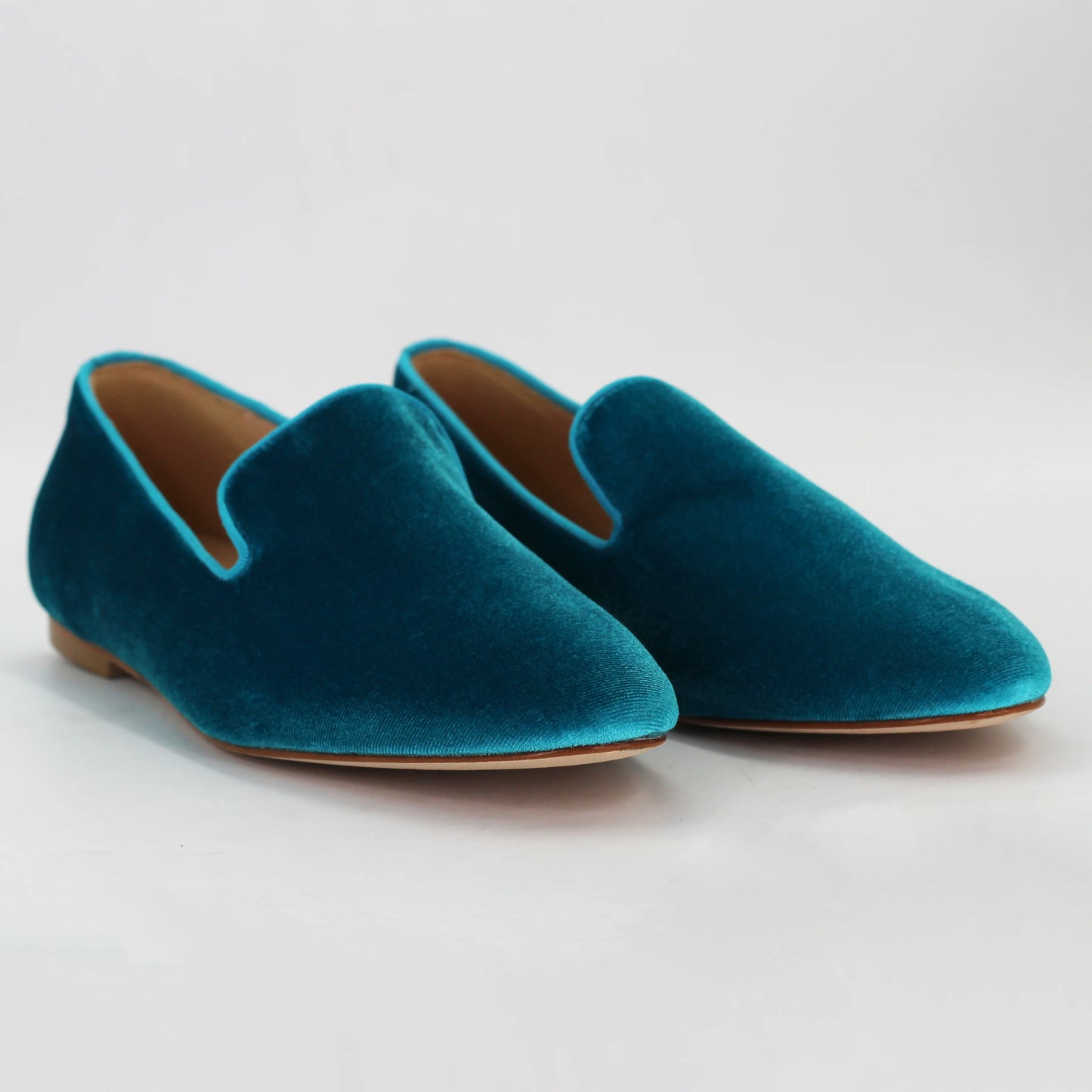Shop women's velvet slipper in turchese (E506) or browse our range of men's Italian clothing and shoes in leather in-store at Aliverti Cape Town, or shop online. We deliver in South Africa & offer multiple payment plans as well as accept multiple safe & secure payment methods.