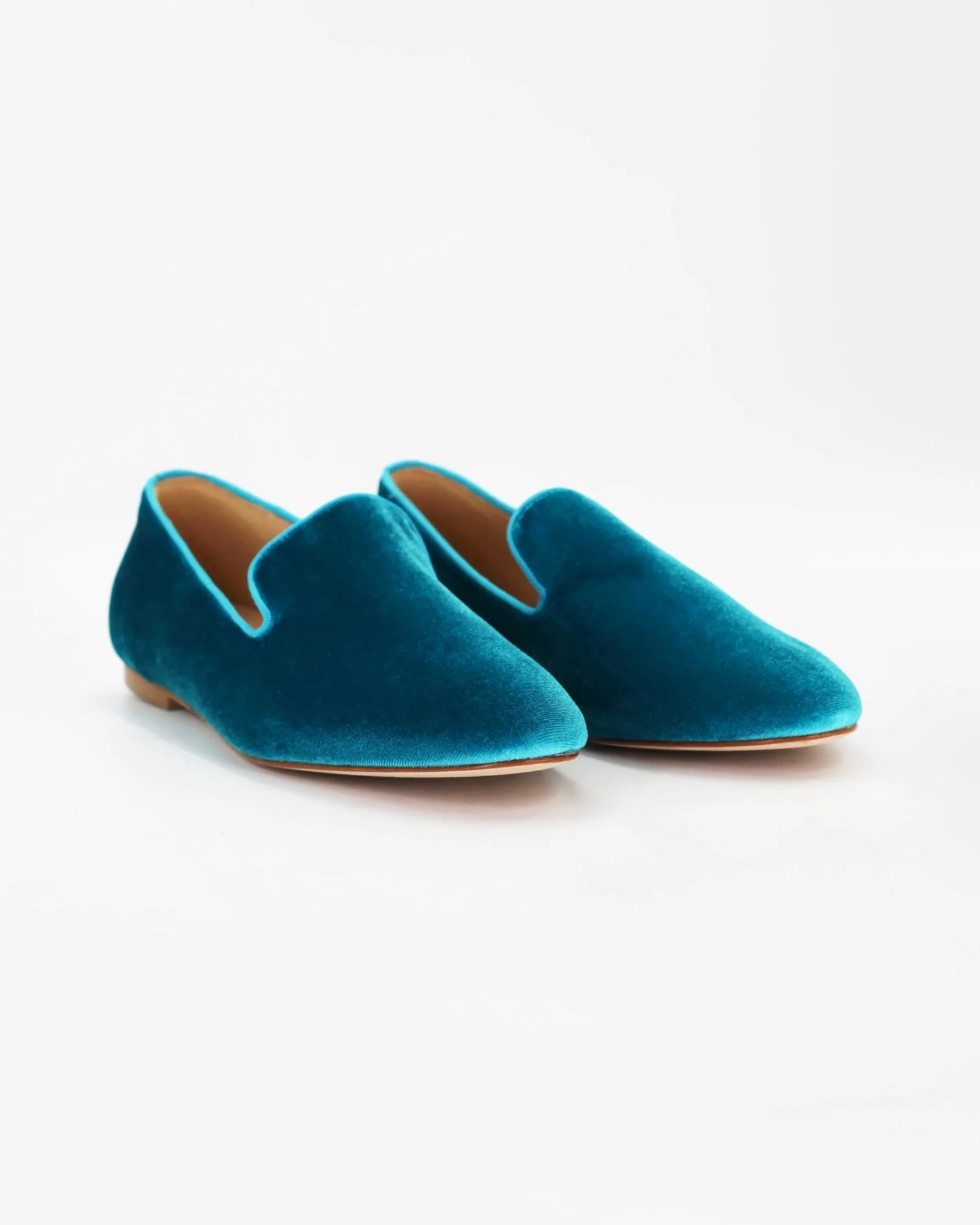 Shop women's velvet slipper in turchese (E506) or browse our range of men's Italian clothing and shoes in leather in-store at Aliverti Cape Town, or shop online. We deliver in South Africa & offer multiple payment plans as well as accept multiple safe & secure payment methods.