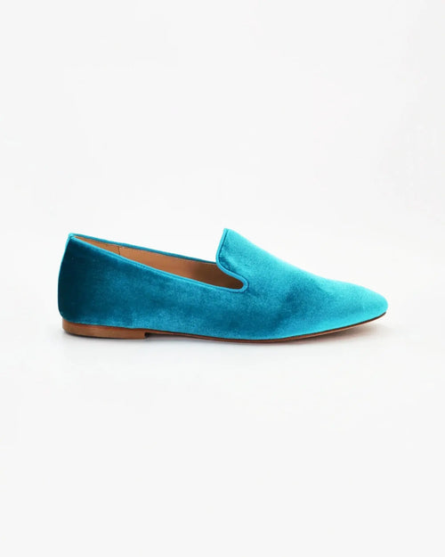 Shop women's velvet slipper in turchese (E506) or browse our range of men's Italian clothing and shoes in leather in-store at Aliverti Cape Town, or shop online. We deliver in South Africa & offer multiple payment plans as well as accept multiple safe & secure payment methods.