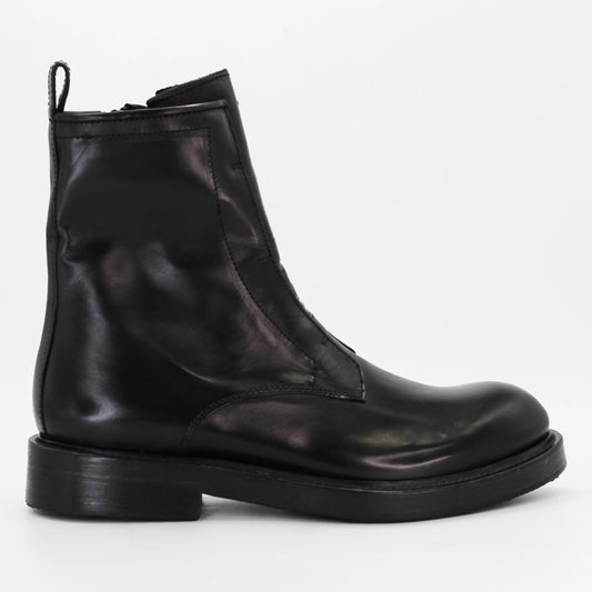 Shop women's laceless boot in calf leather nero (JP35773/23) or browse our range of men's Italian clothing and shoes in leather in-store at Aliverti Cape Town, or shop online. We deliver in South Africa & offer multiple payment plans as well as accept multiple safe & secure payment methods.