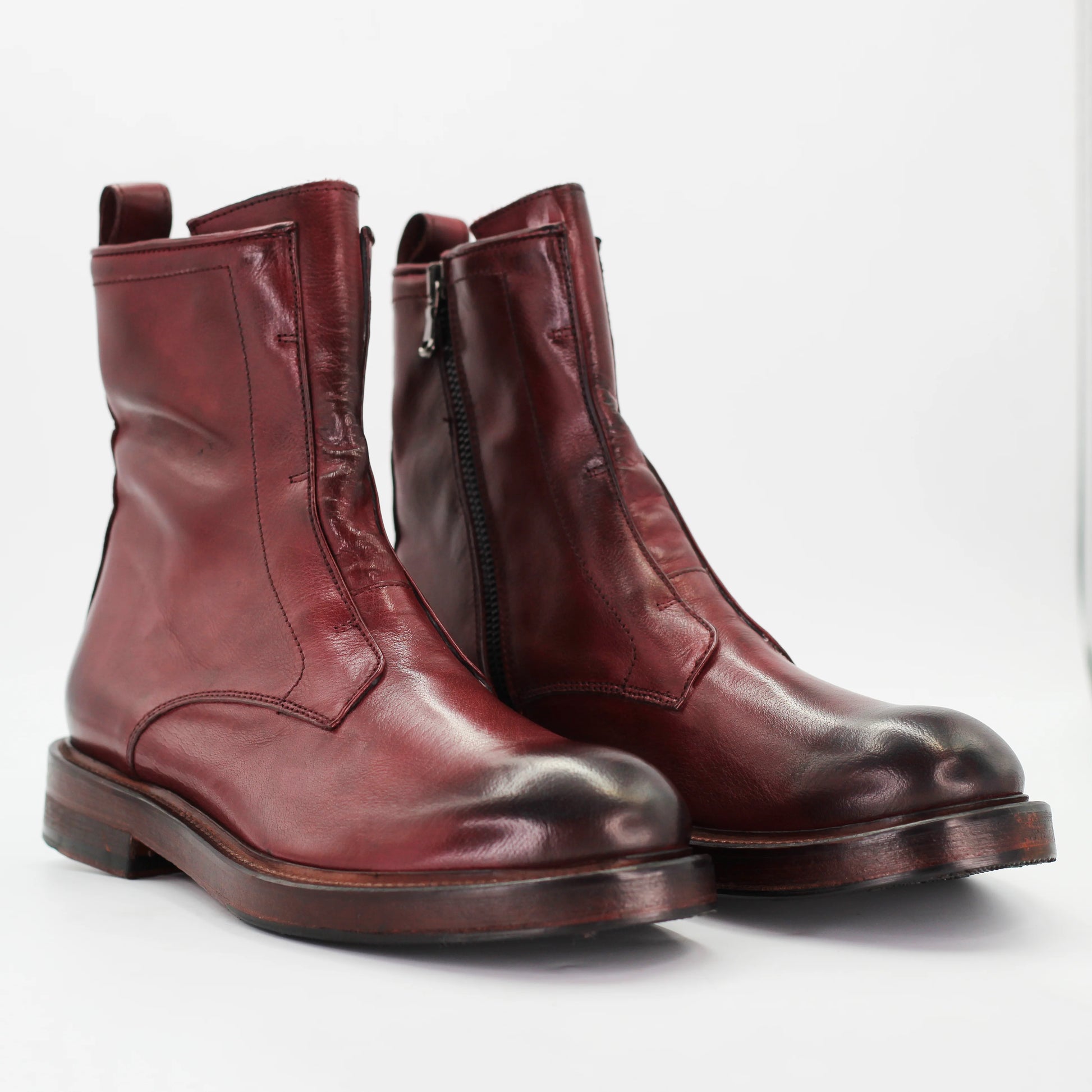 Shop women's laceless boot in calf leather cordovan (JP35773/23) or browse our range of men's Italian clothing and shoes in leather in-store at Aliverti Cape Town, or shop online. We deliver in South Africa & offer multiple payment plans as well as accept multiple safe & secure payment methods.