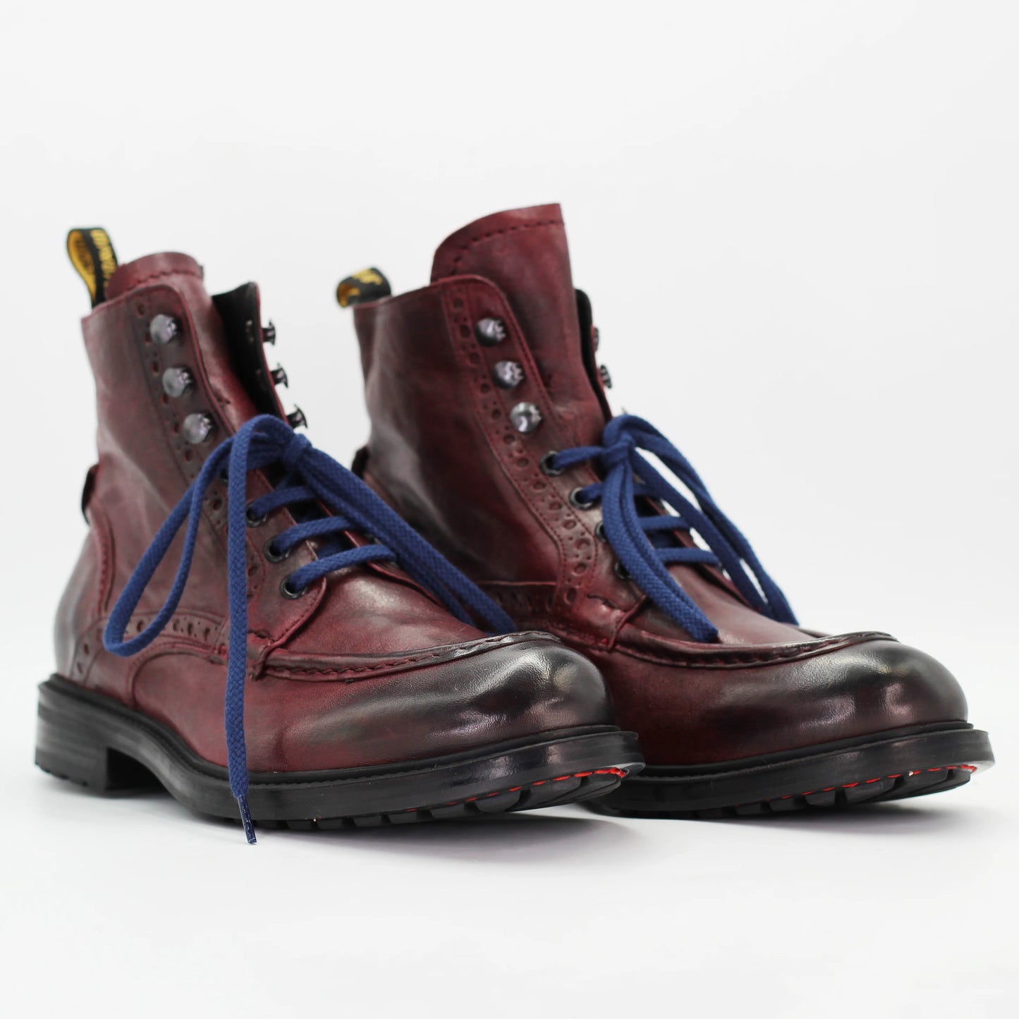 Shop men's boot in calf leather barolo burgundy (JPU37340/40) or browse our range of men's Italian clothing and shoes in leather in-store at Aliverti Cape Town, or shop online. We deliver in South Africa & offer multiple payment plans as well as accept multiple safe & secure payment methods.